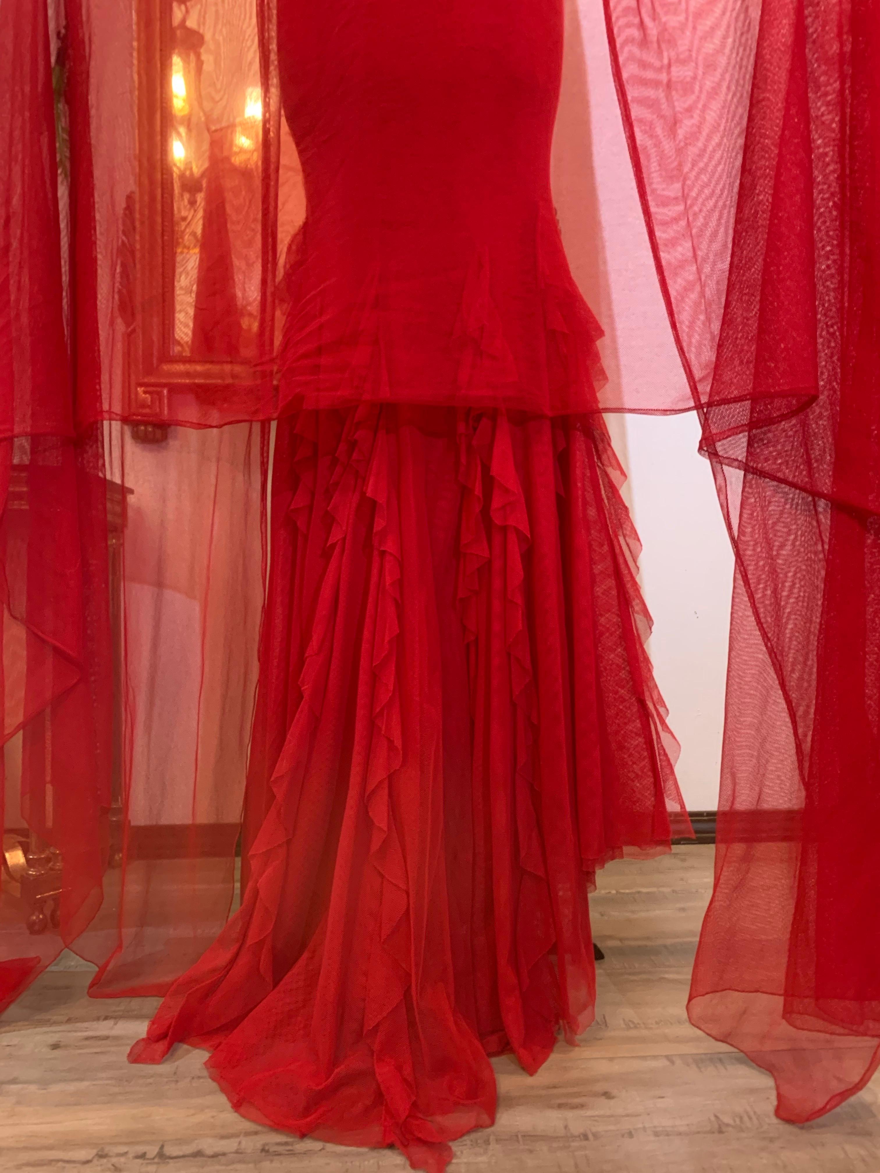 Abito da sera Azadeh Couture in tulle rosso e pizzo tagliato in sbieco con rosette e stola in tulle In condizioni ottime in vendita a Gresham, OR