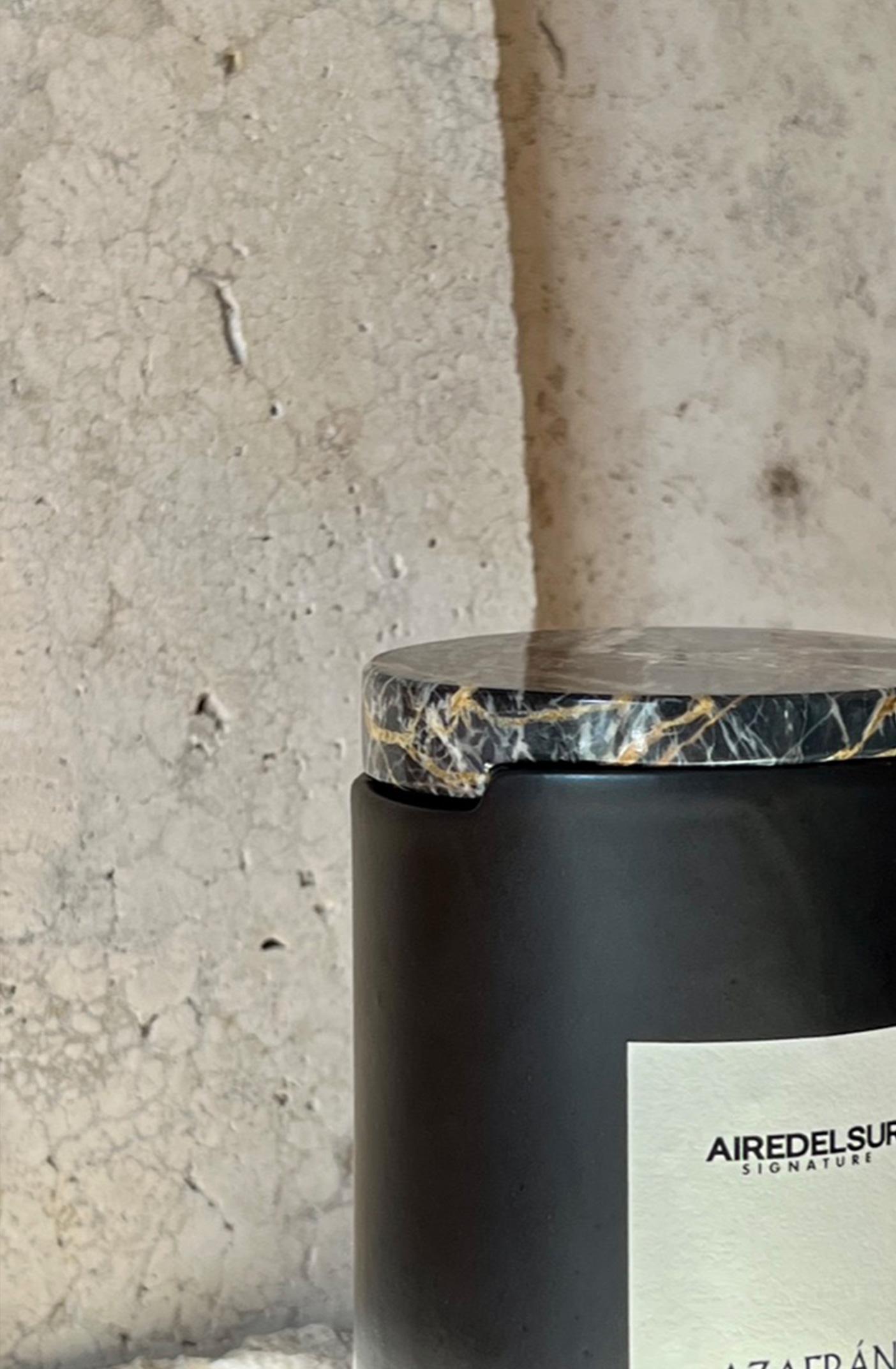 Organic Modern AZAFRAN Signature Scented Candle, Hand Painted Ceramic & Natural Onyx Stone For Sale