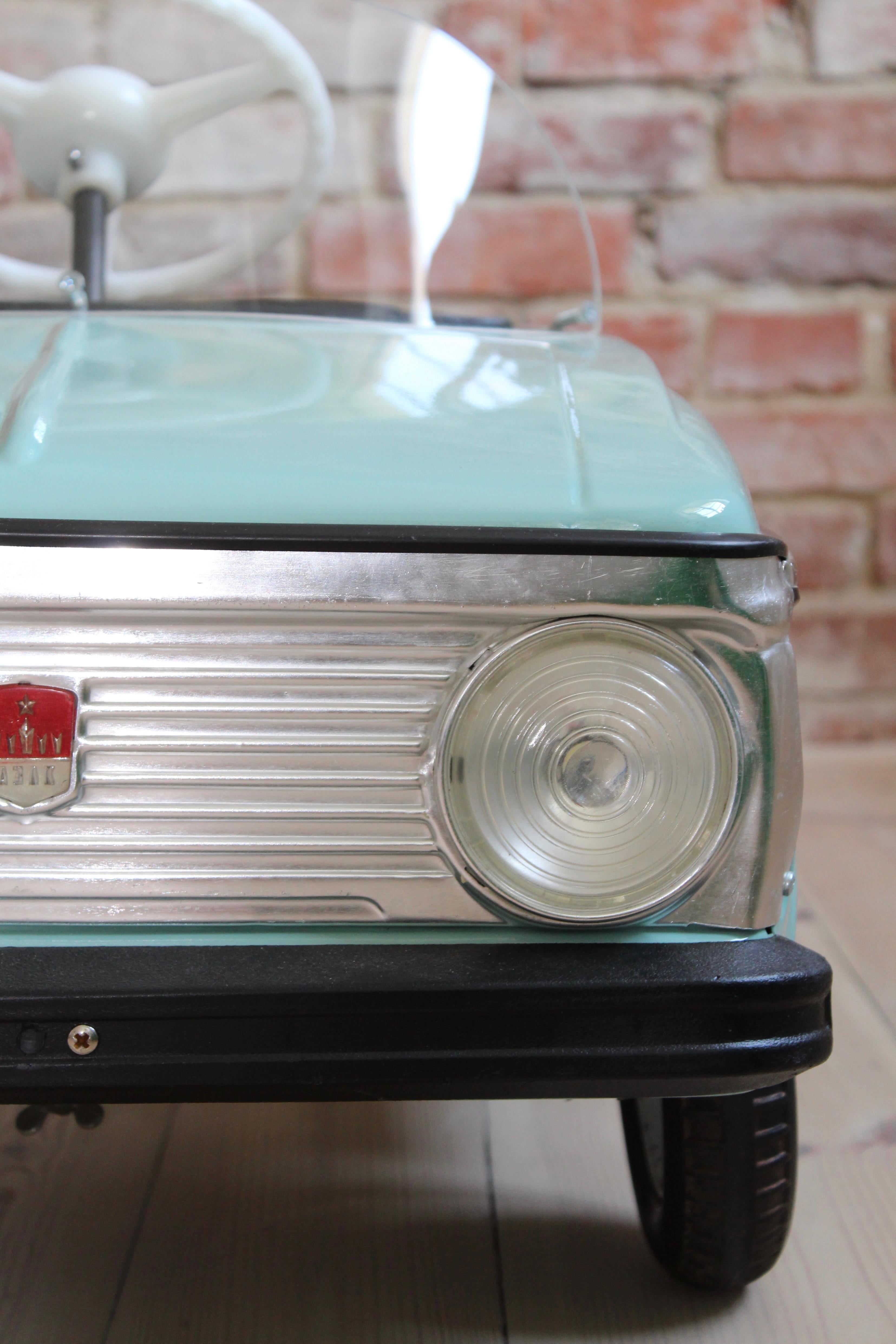 Azak Moskvich Toy Pedal Car in Blue, 1976 In Good Condition In Wrocław, Poland