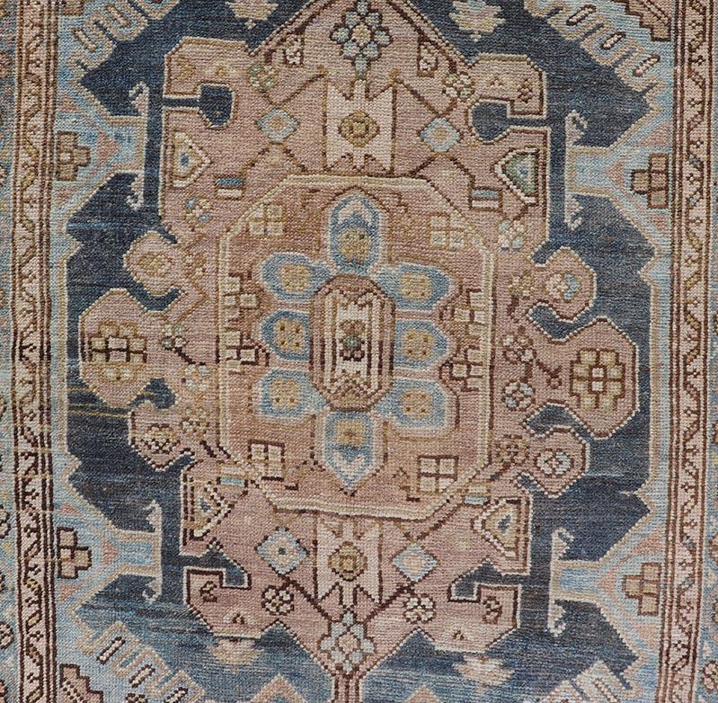 Azerbaijan-Läufer Persischer Teppich mit Symmetrical-Medaillon-Design und Serene-Blau im Angebot 5