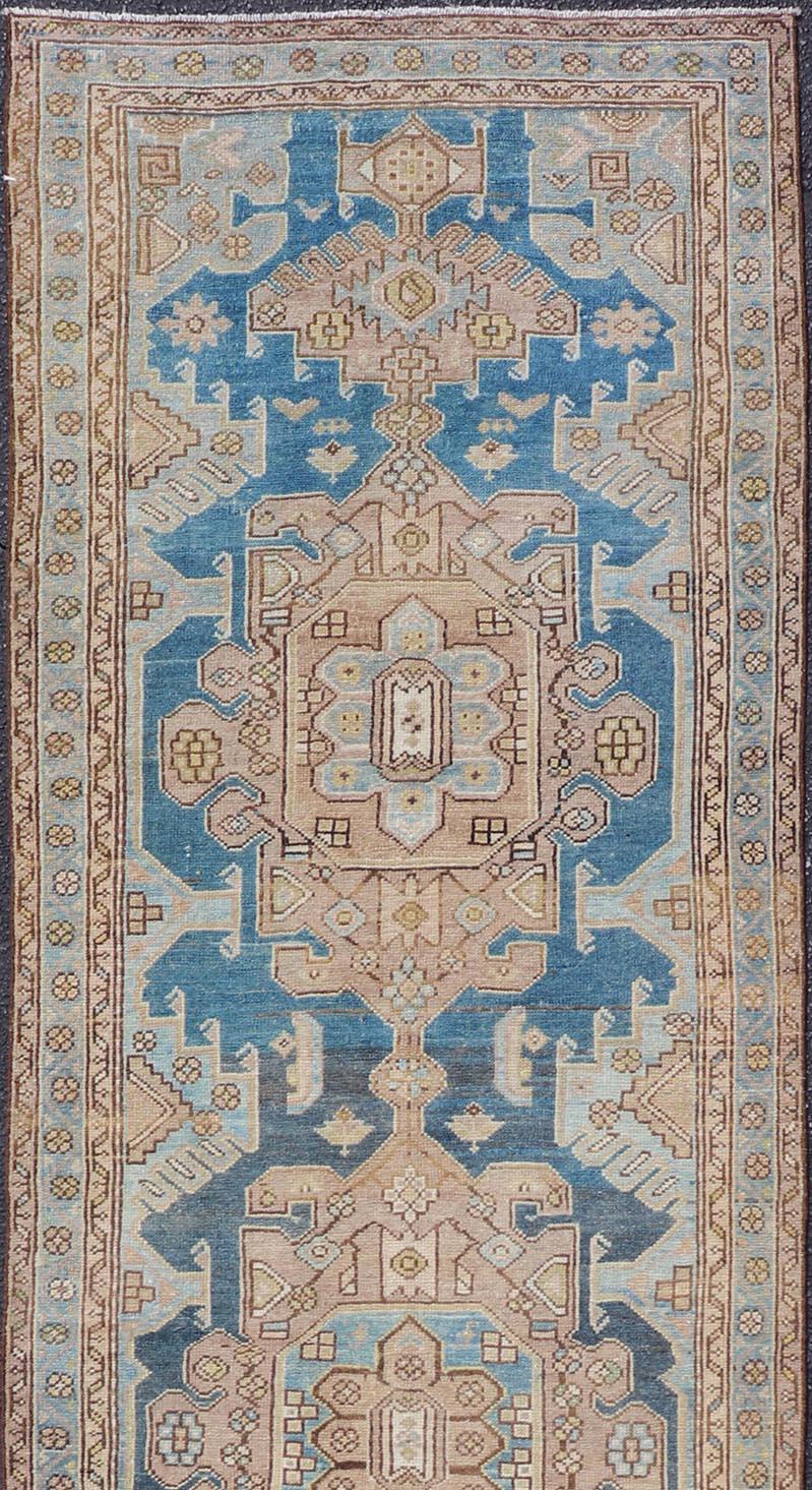 Azerbaijan-Läufer Persischer Teppich mit Symmetrical-Medaillon-Design und Serene-Blau (Handgeknüpft) im Angebot