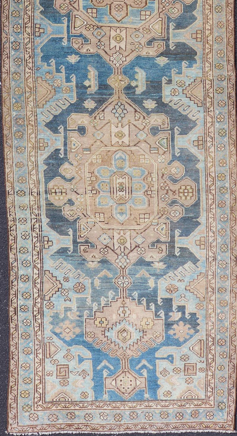 Azerbaijan-Läufer Persischer Teppich mit Symmetrical-Medaillon-Design und Serene-Blau (20. Jahrhundert) im Angebot