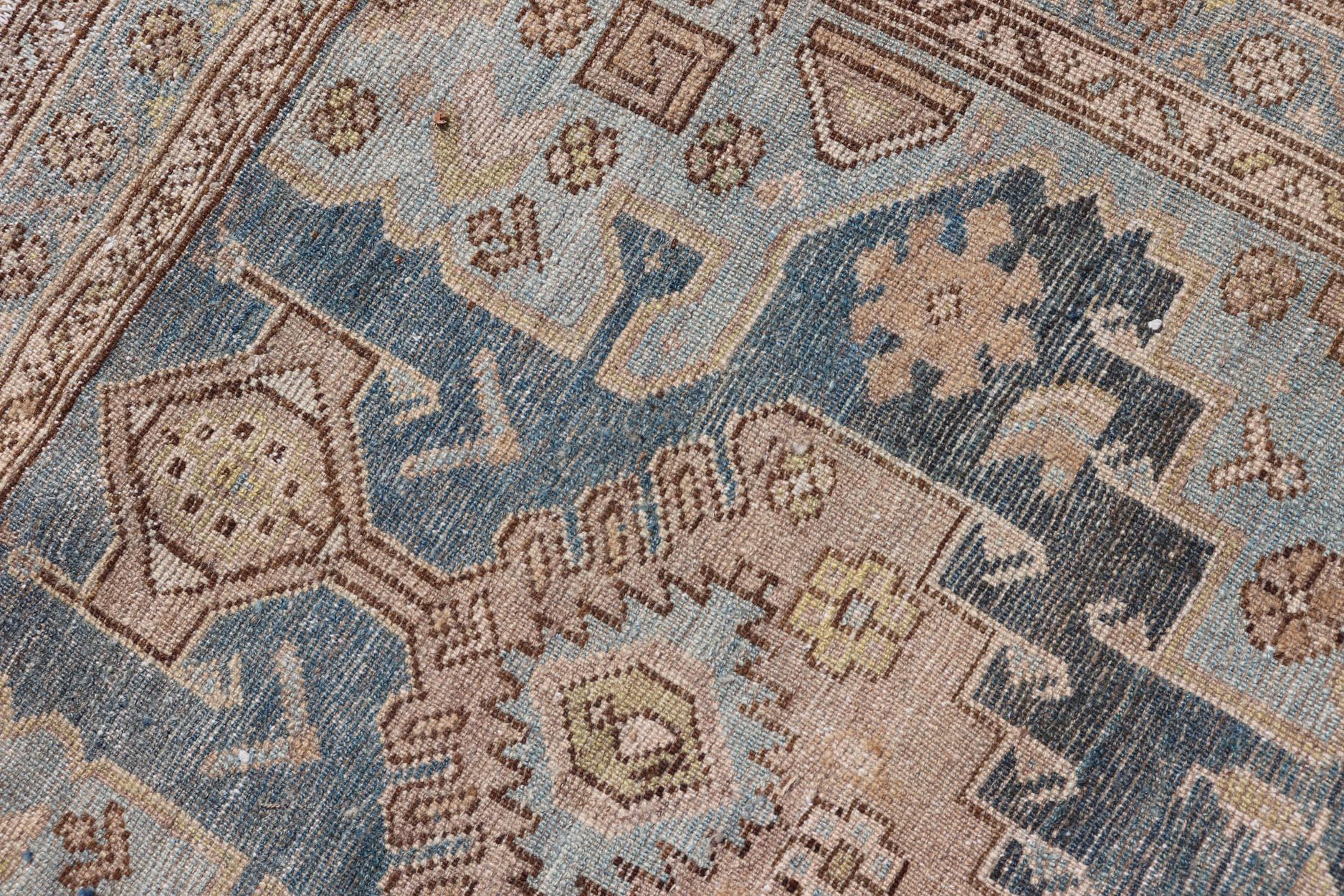 Azerbaijan-Läufer Persischer Teppich mit Symmetrical-Medaillon-Design und Serene-Blau (Wolle) im Angebot