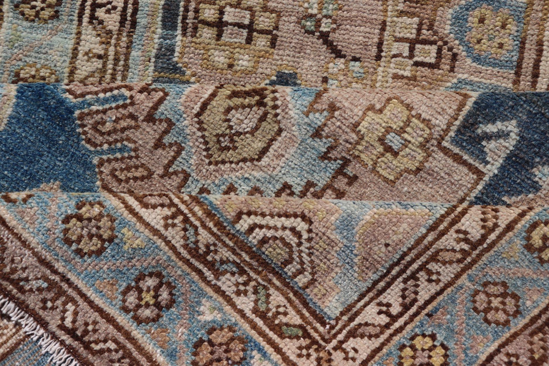 Azerbaijan-Läufer Persischer Teppich mit Symmetrical-Medaillon-Design und Serene-Blau im Angebot 1