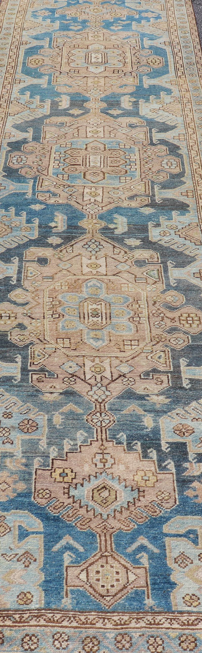 Azerbaijan-Läufer Persischer Teppich mit Symmetrical-Medaillon-Design und Serene-Blau im Angebot 2