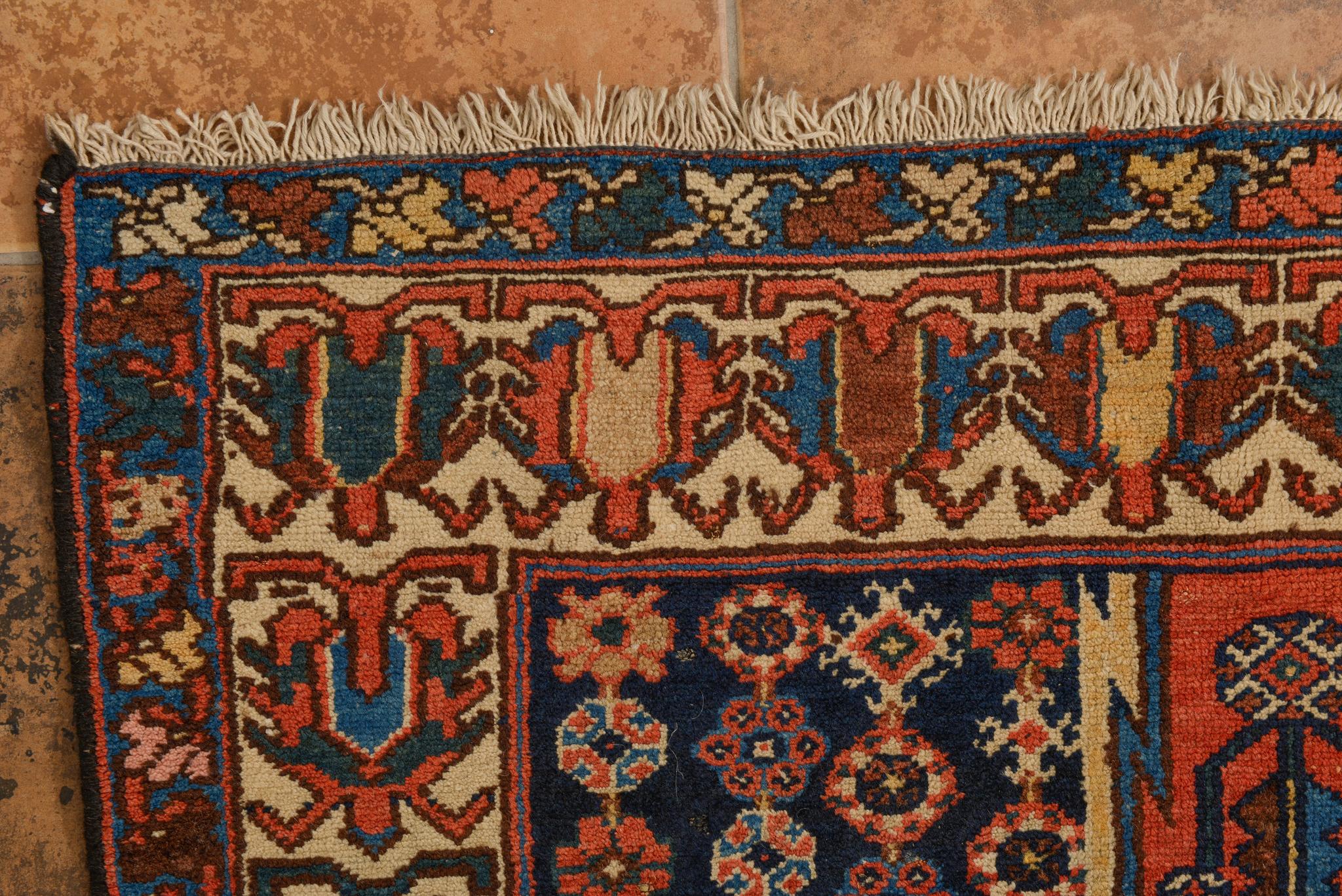 Azeri Carpet with Mazlegan Collection Design In Excellent Condition For Sale In Alessandria, Piemonte