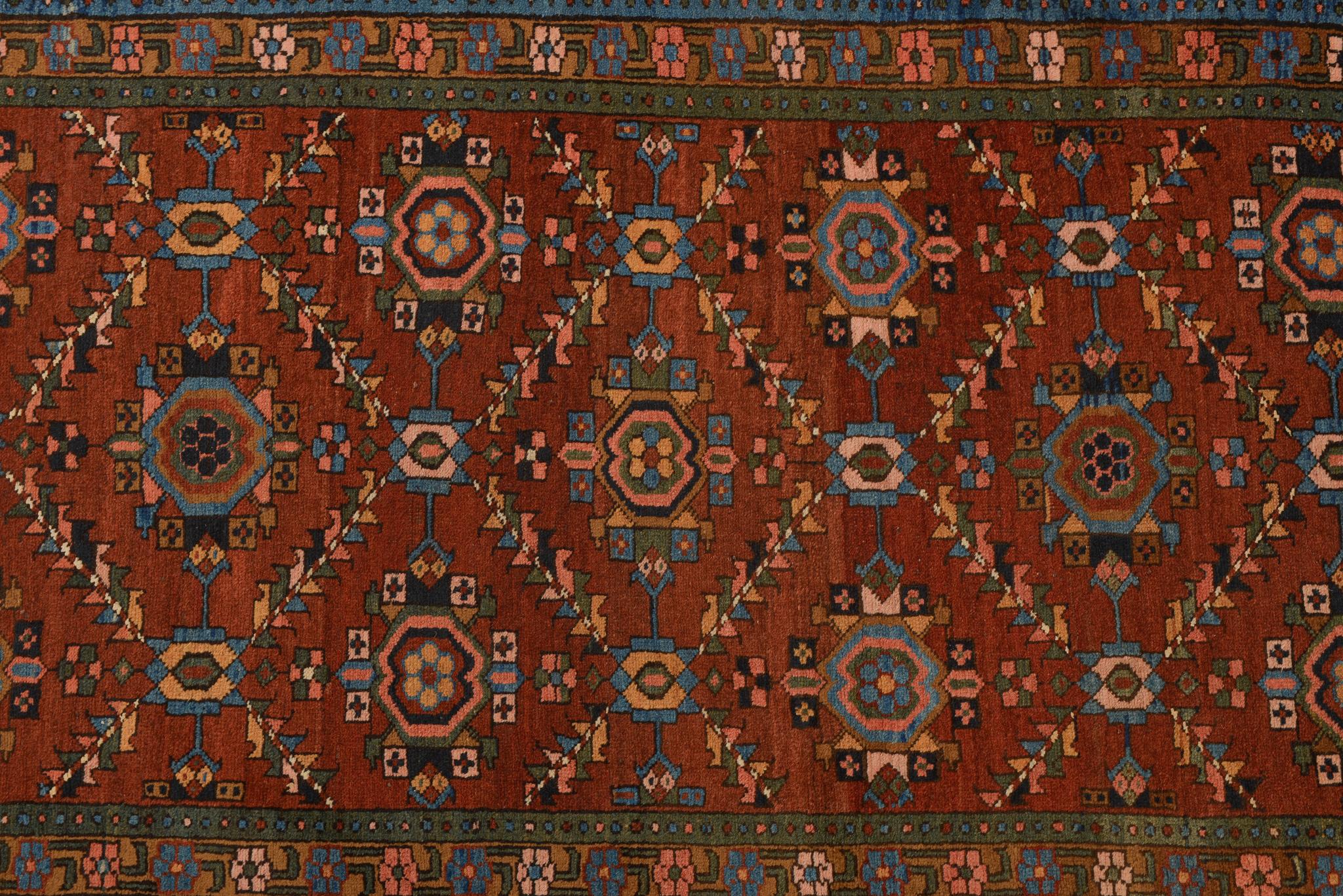 Azeri Old Gallery in schokoladenfarbener Farbe (Aserbaidschanisch) im Angebot