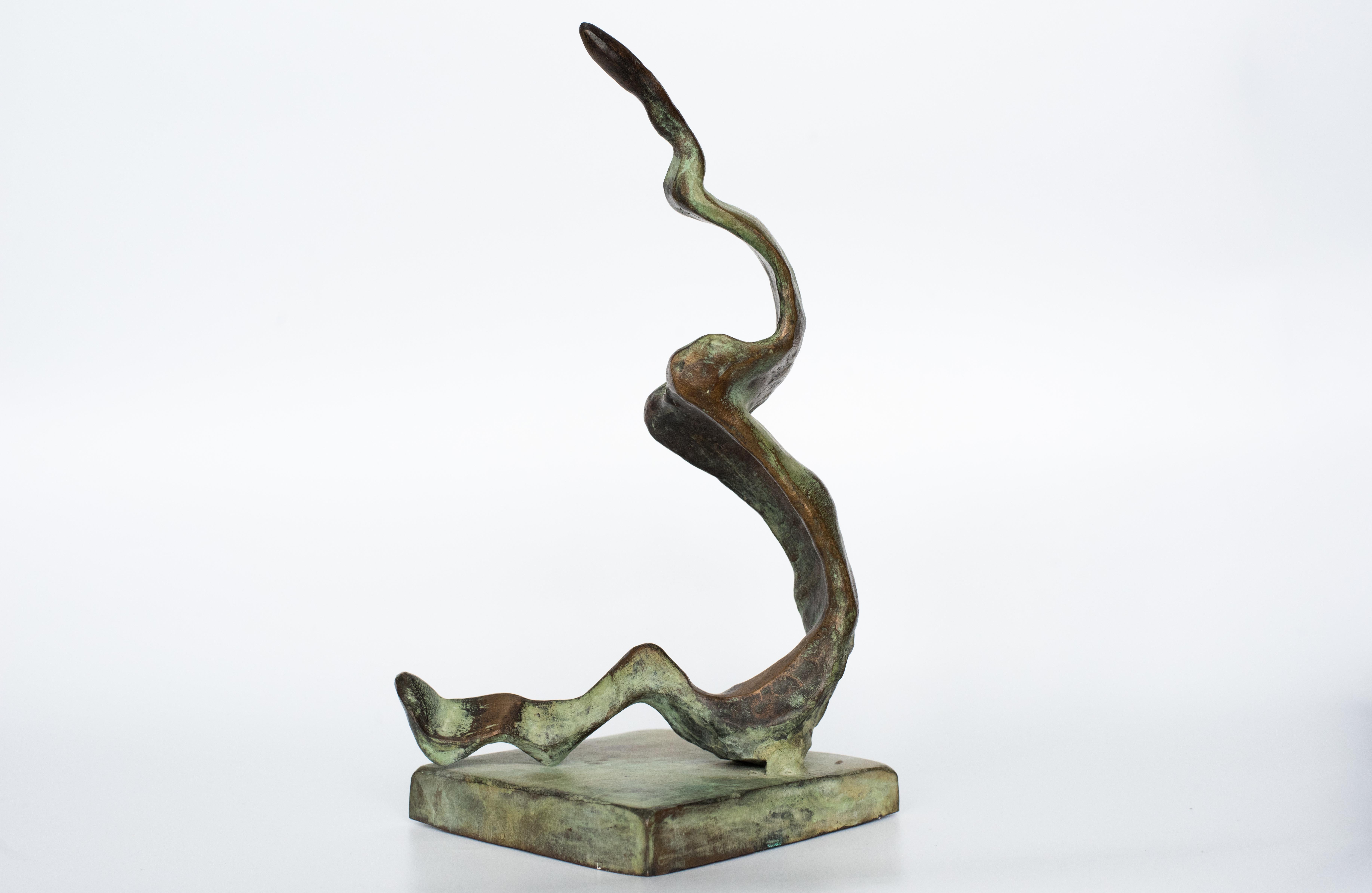 Escultura de bronce 
Peso 1950 g

Aziz Anzabi es un artista británico de origen iraní nacido en 1970 que vive y trabaja en Londres, Reino Unido. Expone numerosas obras de arte en Estados Unidos, Países Bajos e Irán. Anzabi mezcla un estilo iraní