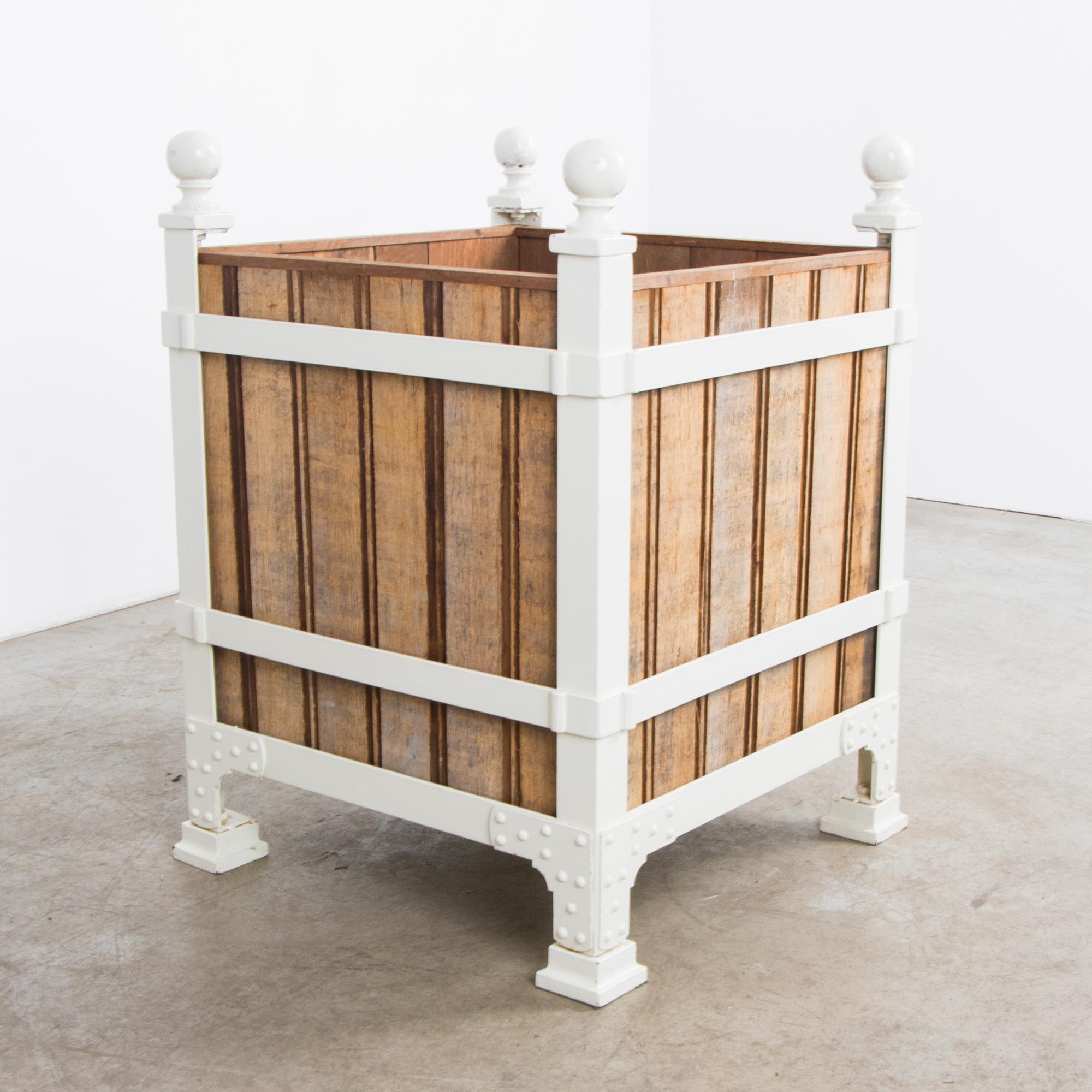 Prototype de jardinière en bois et acier riveté Azobé Bon état à High Point, NC