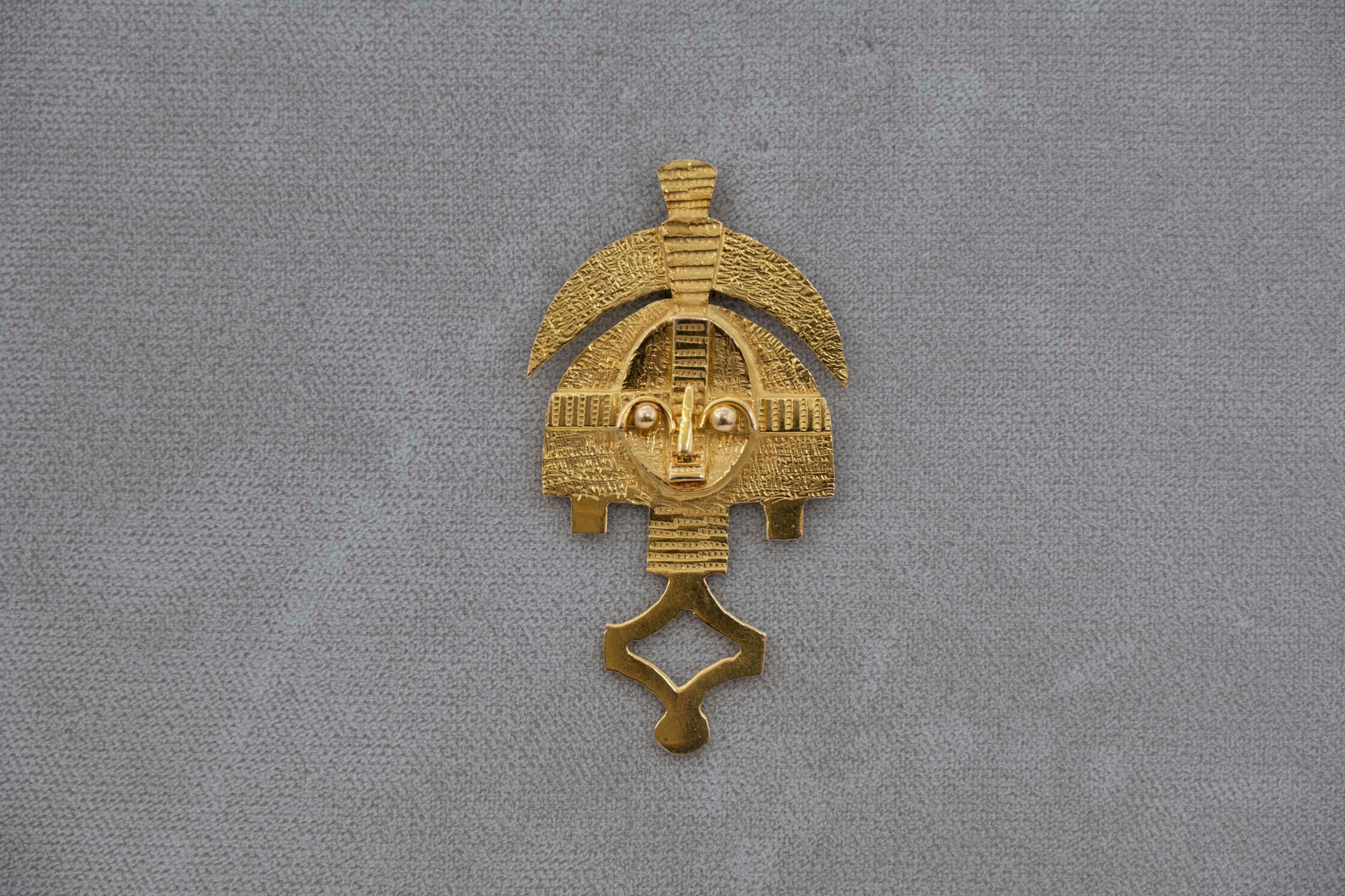 Aztec 18k Gold God Pendant In Good Condition For Sale In Montreal, QC