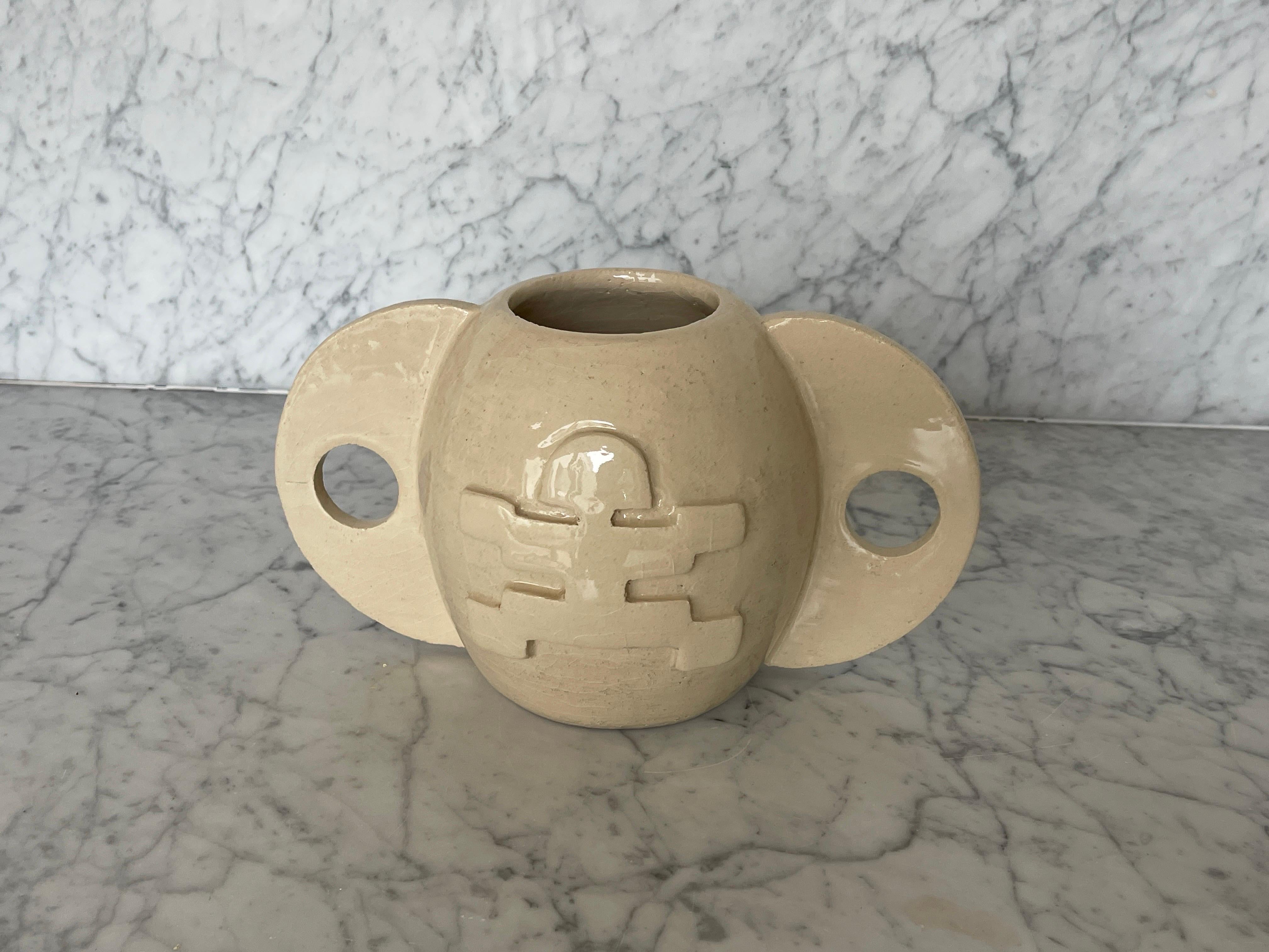 Handmade ceramic vaze by chilean belgian artist Mariela Ceramica