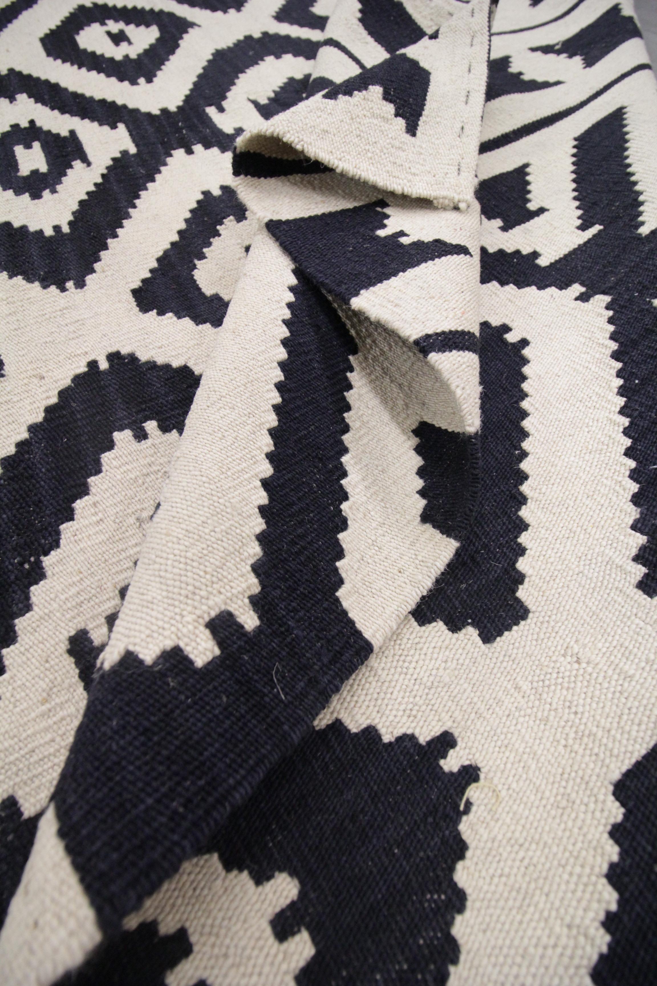 Hand-Knotted Aztec Flat Kilim Rug Modern Geometric Kilims Handmade Carpet For Sale