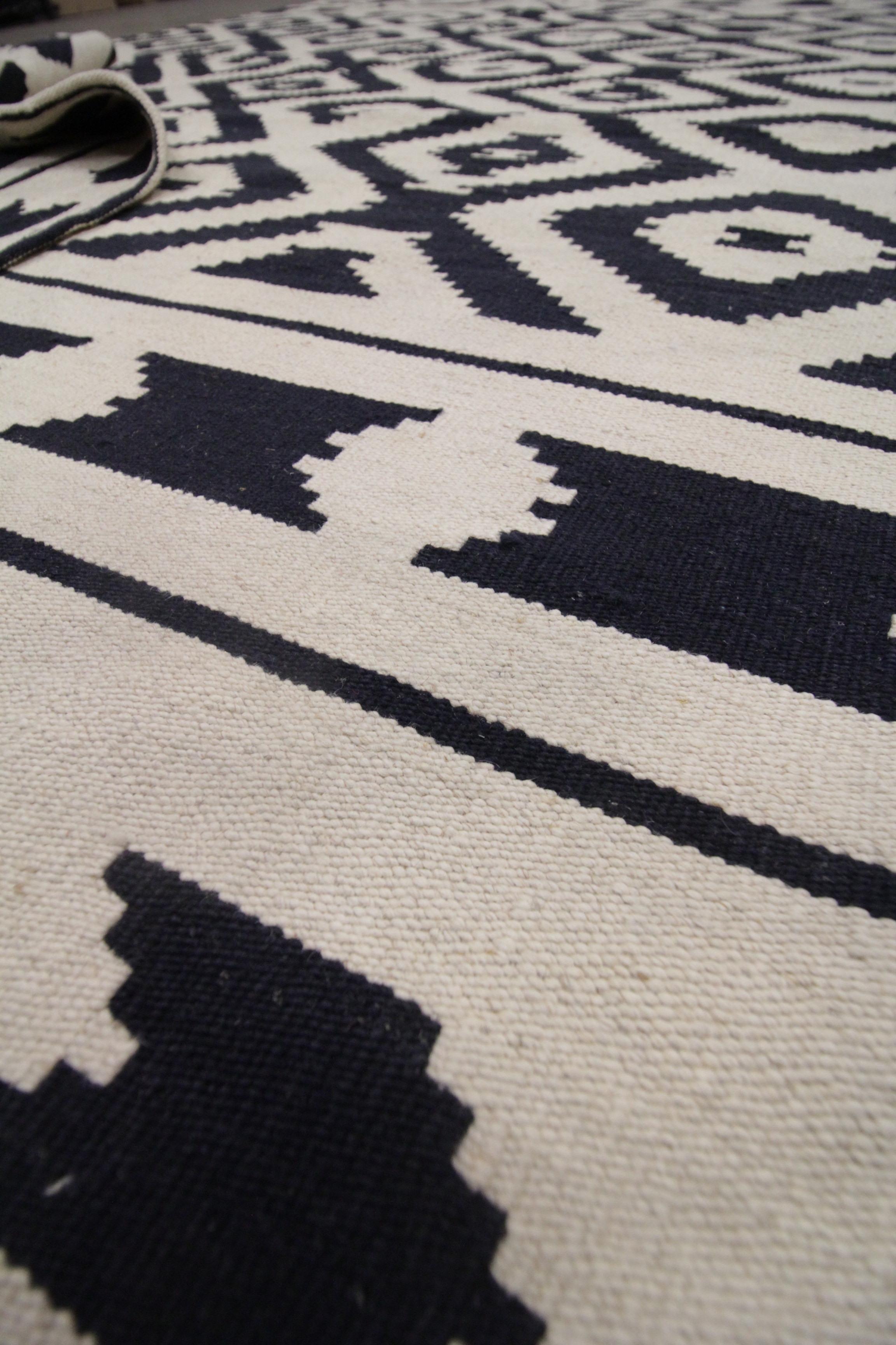 Wool Aztec Flat Kilim Rug Modern Geometric Kilims Handmade Carpet For Sale