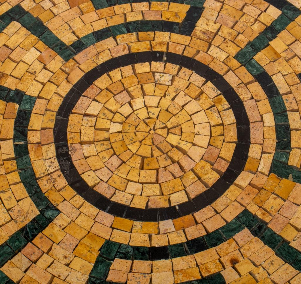Aztekischer moderner Mosaik-Sockeltisch (20. Jahrhundert) im Angebot