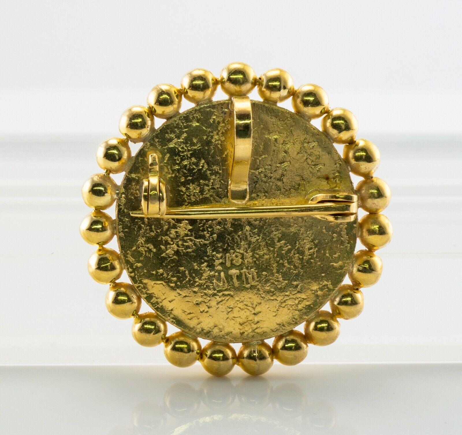 Spilla con ciondolo a forma di figura azteca peruviana in oro giallo 18 carati in vendita 1