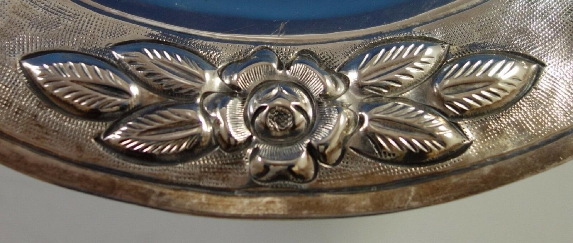 Aztec rose by Maciel
Aztec rose by Maciel large Mexican sterling silver serving tray, triangular, marked #9170. This piece weighs 34.9 troy ounces and measures 1/4