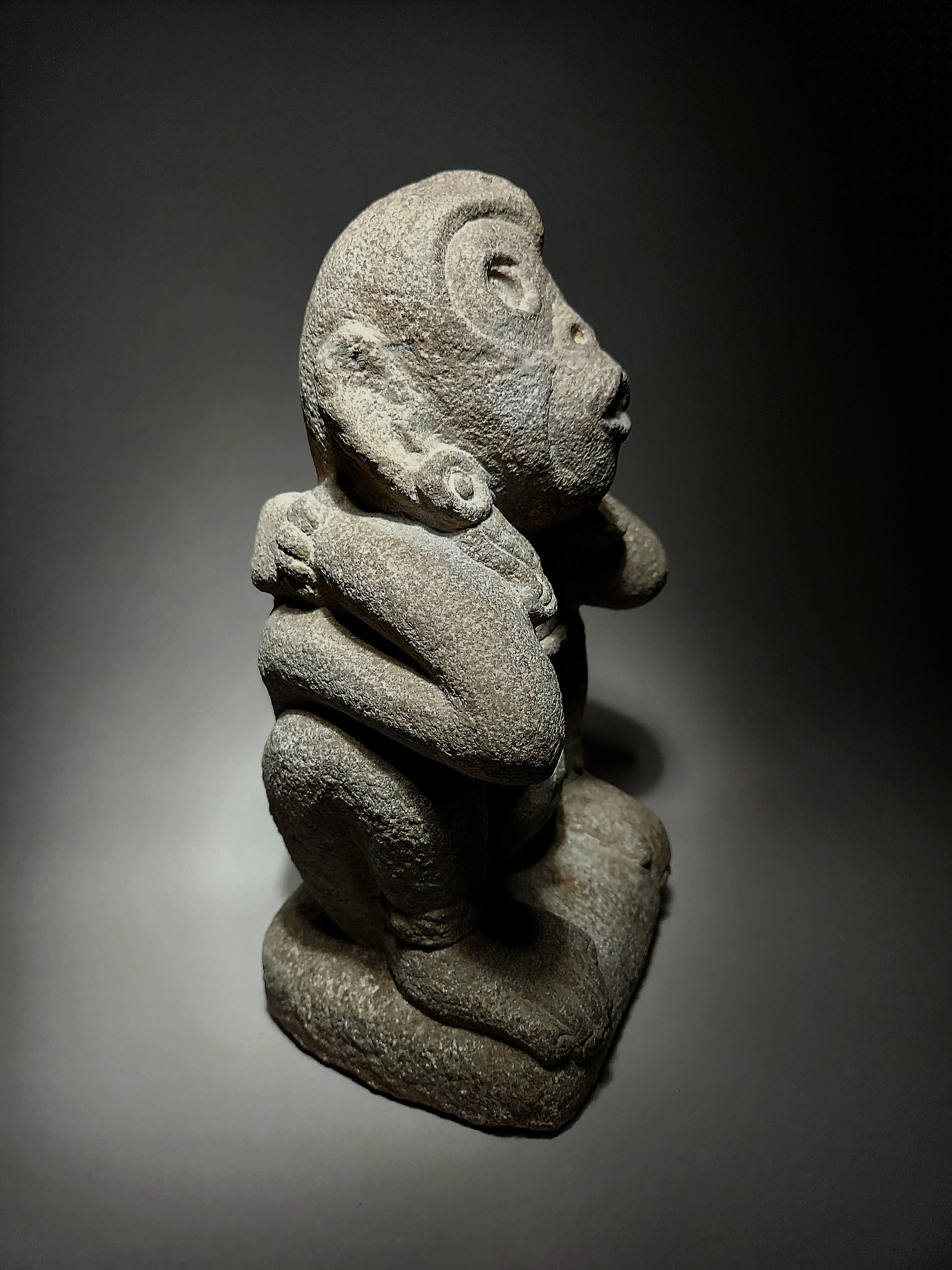 Mexican Aztec Sculpture of a Spider Monkey with Pre-1970 UNESCO-Compliant Provenance For Sale