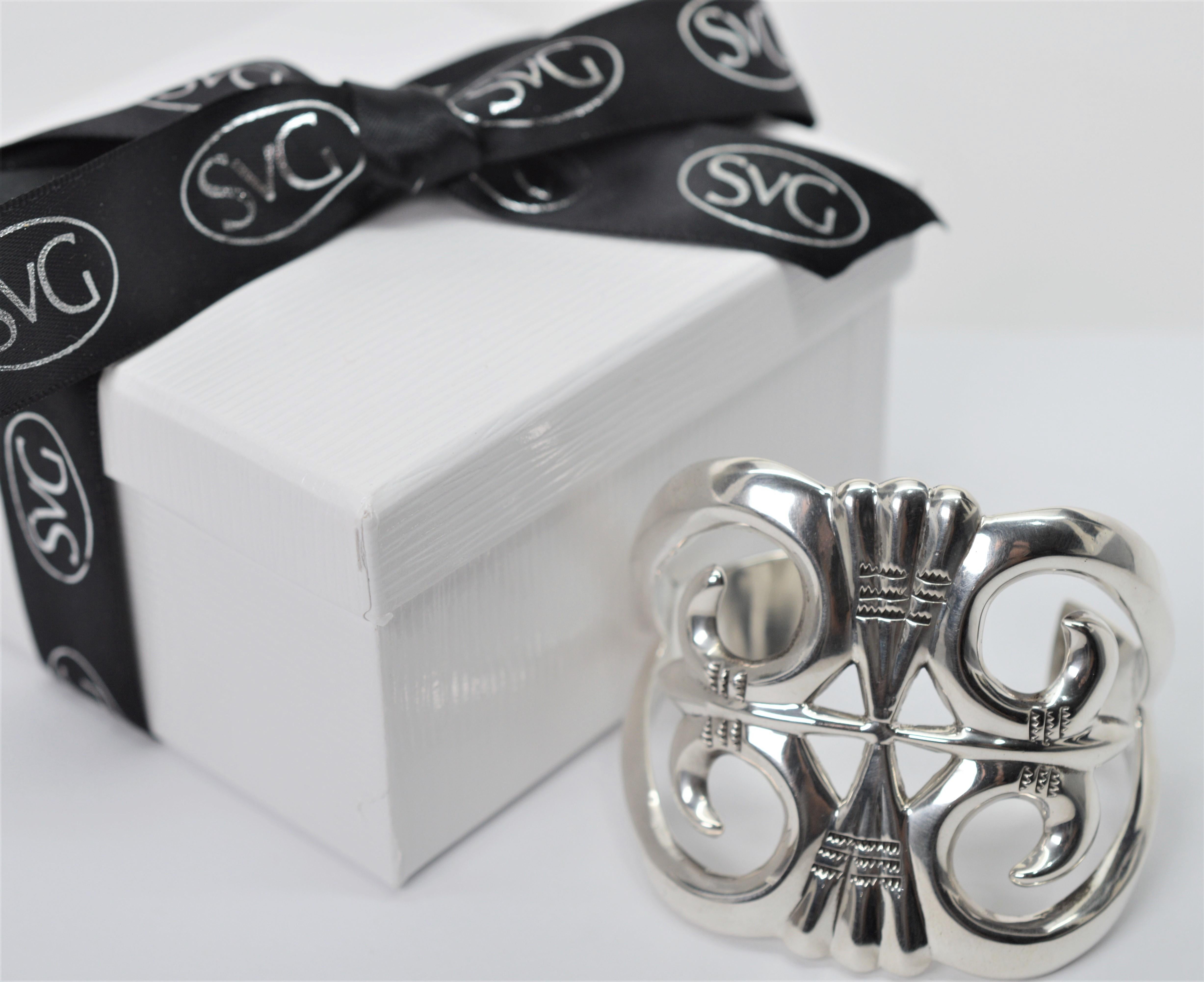 Bracciale largo azteco in argento in vendita 5