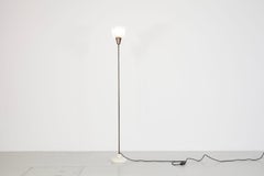 Azucena-Stehleuchte aus dem Jahr 1954, entworfen von Ignazio Gardella, Italien