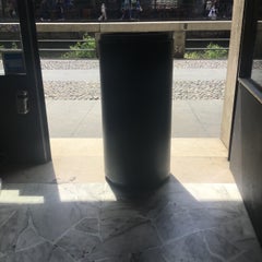 Paragüero Azucena Hierro Latonado, 1955, Italia