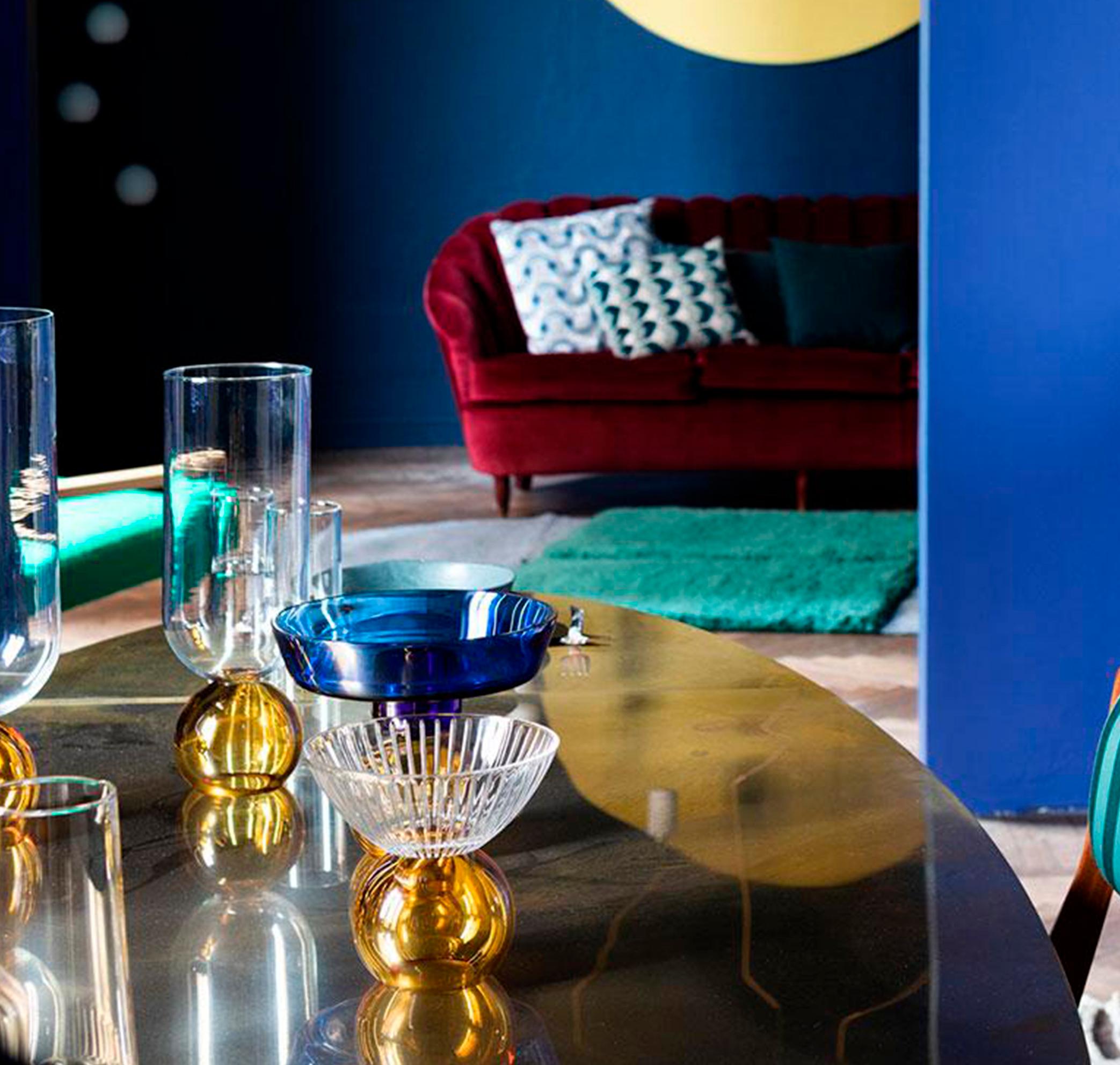 Die Vase azul ist eine Erweiterung des Projekts wonder crystals von Natalia Criado. Diese Serie von mundgeblasenen Glaswaren ist ein Zeugnis zeitloser Handwerkskunst. Dieses in sorgfältiger Handarbeit von geschickten Handwerkern in der Toskana