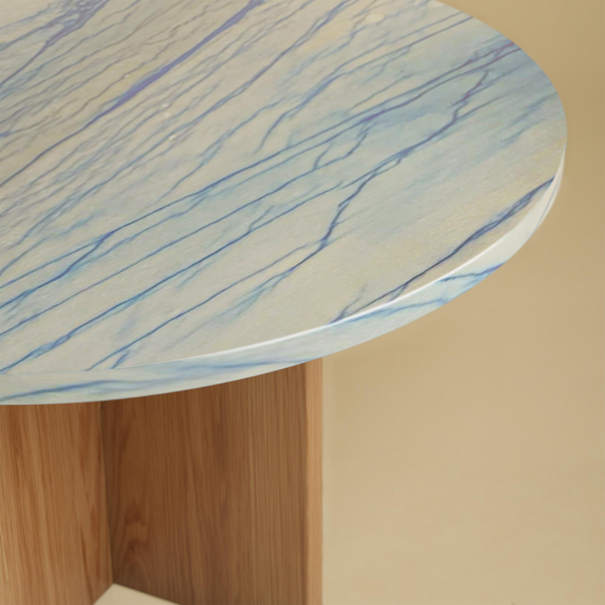 The Tinian coffee table is produced with an oak wood base and a luxury Azul Macaubas marble top. The top is circular and 60cm in diameter, while the base is obtained by gluing oak planks perpendicular to each other.
Artisanal production made of