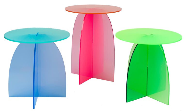 This is Carnevale Studio’s first acrylic collection of tables. Shown first on 1stdibs.

This collection consist of a coffee table, side table & bedside table.

Jessica had been working with glass and it was these experiments (making her first