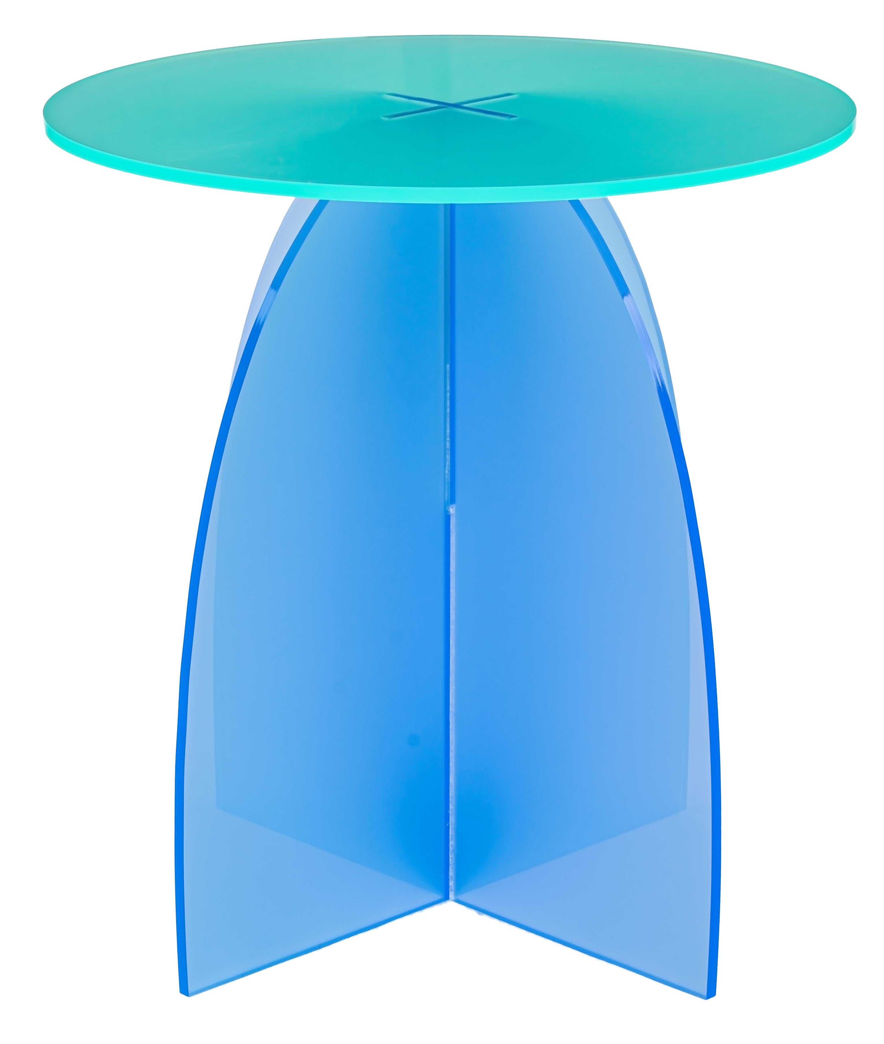 Moderne Tables d'appoint circulaires en acrylique azur, transparentes, Carnevale Studio en vente