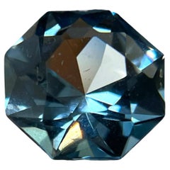 Majesté azurcière : topaze bleue octogonale de 2,19 carats