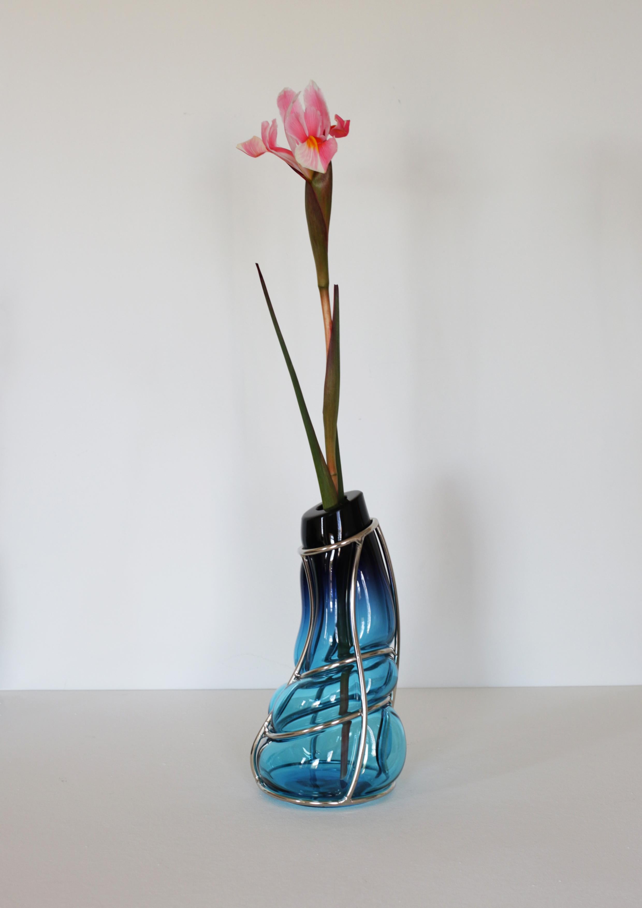 Italiano Vaso scultoreo Babà di Alice Crepaldi con sfumature azzurre e ametista in vendita
