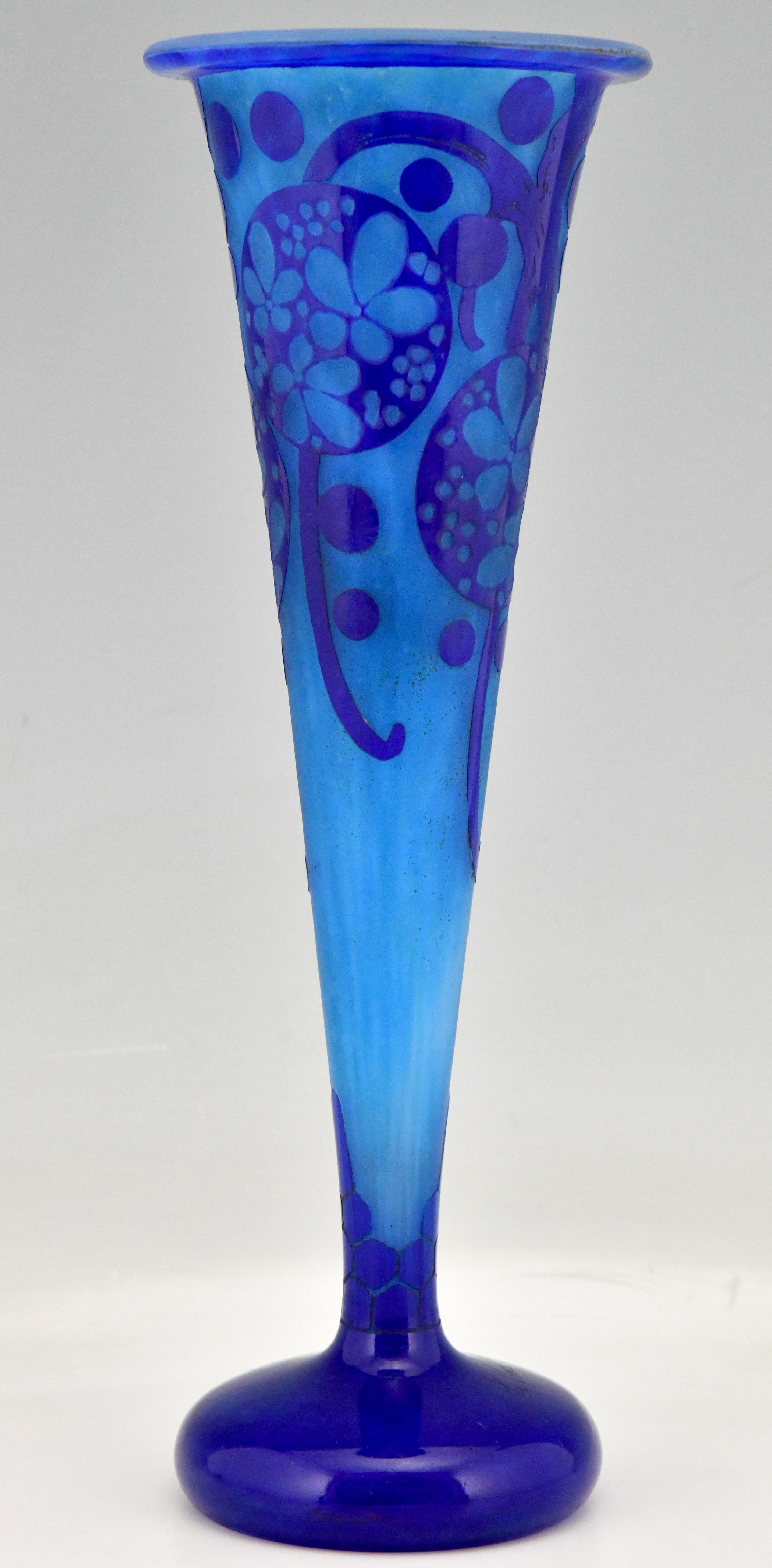 Azurette Art Deco blue Cameo glass vase by Charles Schneider Signed Le Verre Français. France 1924-1925 Light and dark blue colors.
The same design is illustrated in Charles Schneider-Le Verre Français By Marie Christine Joulin, Gerold Maier, &