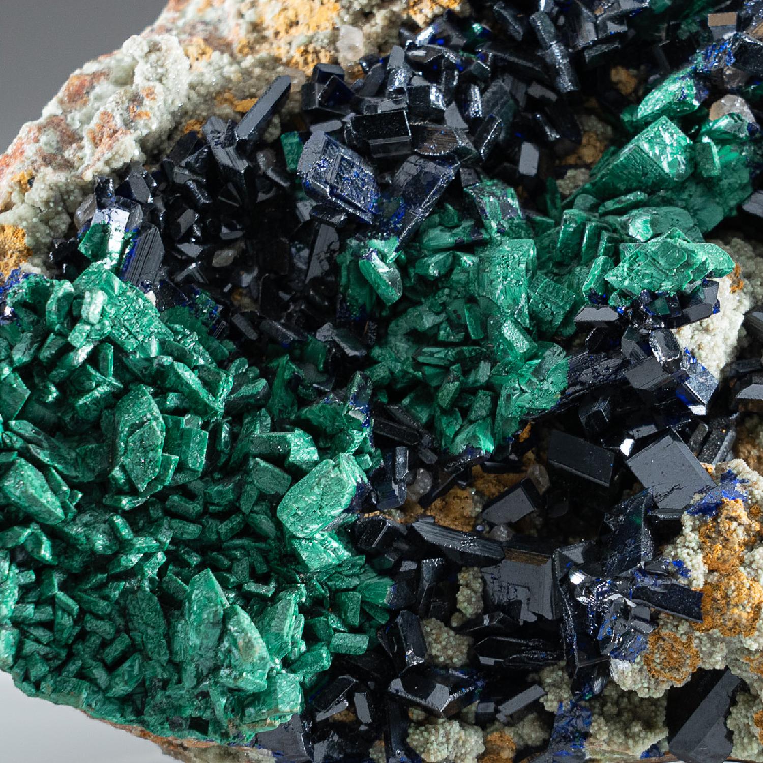  Cristal azurite minéral sur matrice de calcite malachite de , Namibia en vente 1