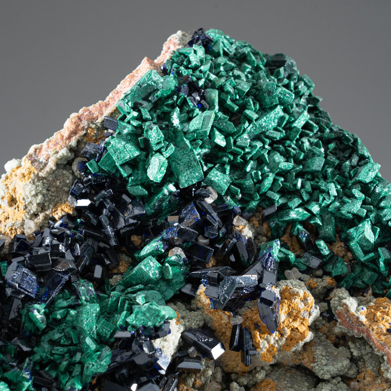  Cristal azurite minéral sur matrice de calcite malachite de , Namibia en vente 2