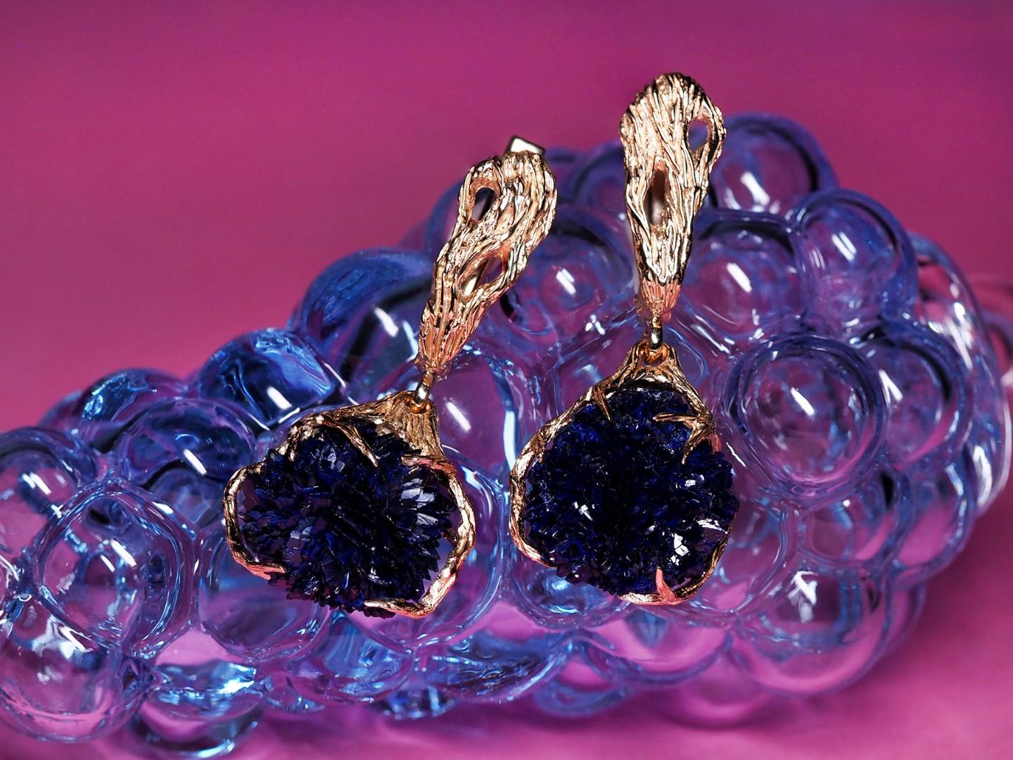 Azurite Crystals Earrings Gold Pendant Deep Blue Gemstone Dangle In New Condition For Sale In Berlin, DE