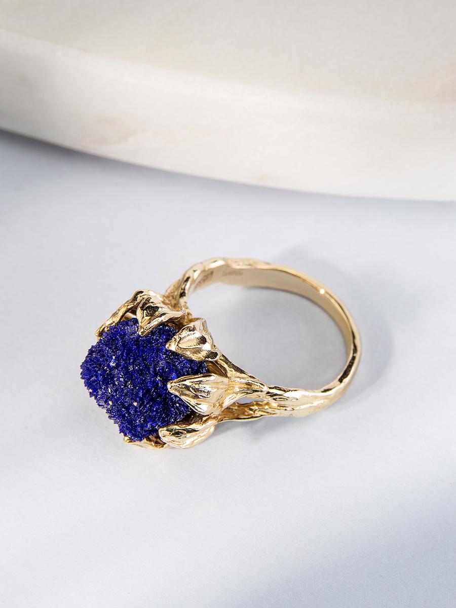 Women's or Men's Azurite Gold Ring Natural Deep Blue Raw Crystal Flower petals For Sale
