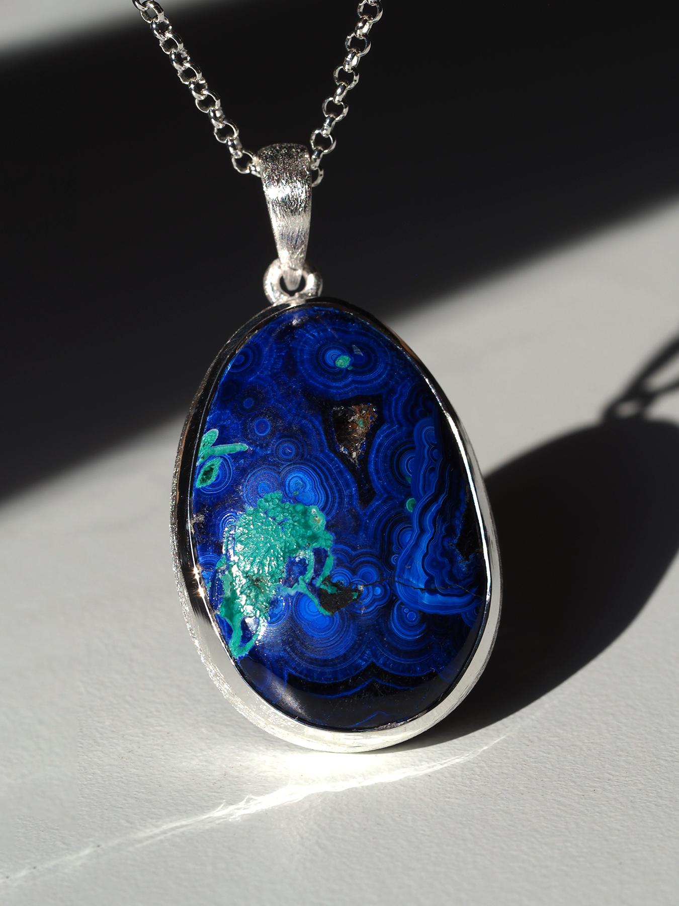 Taglio ovale Azurite Malachite Ciondolo d'argento Blu Greene & Greene Grande Collana di pietre preziose in vendita