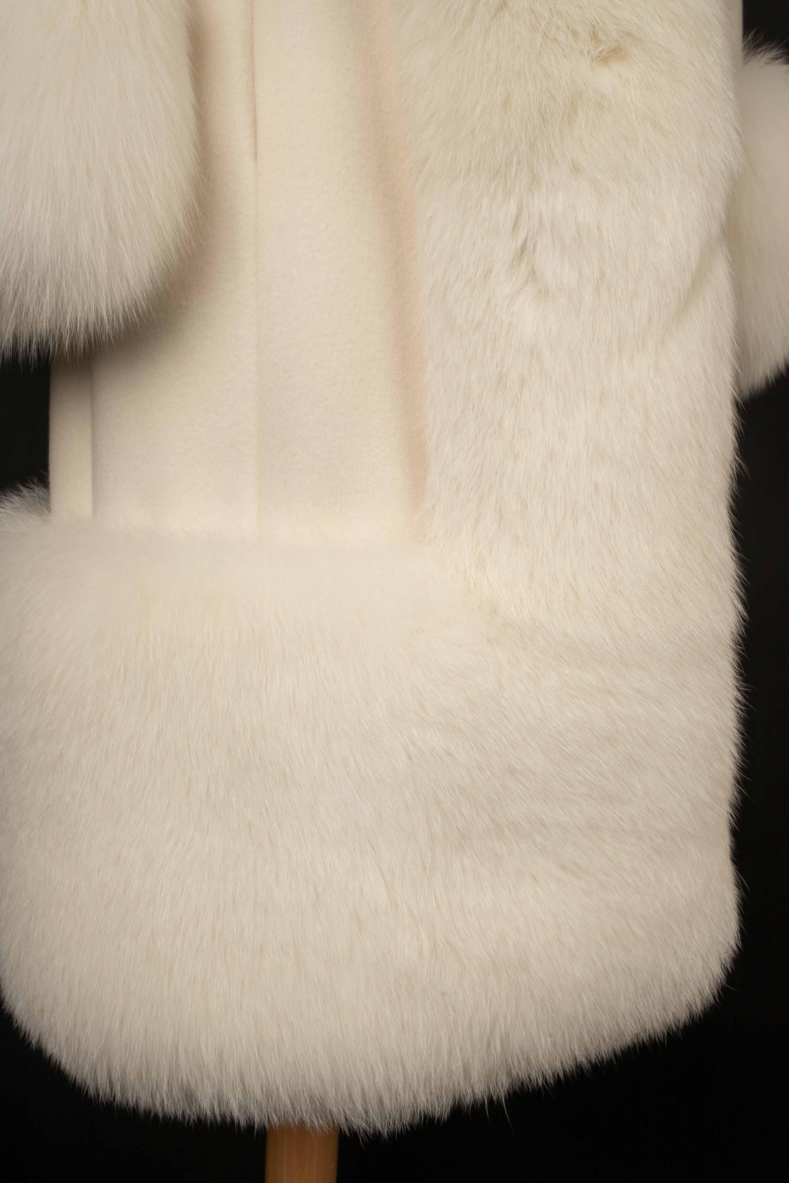 Manteau en cachemire et fourrure Azzaro 5