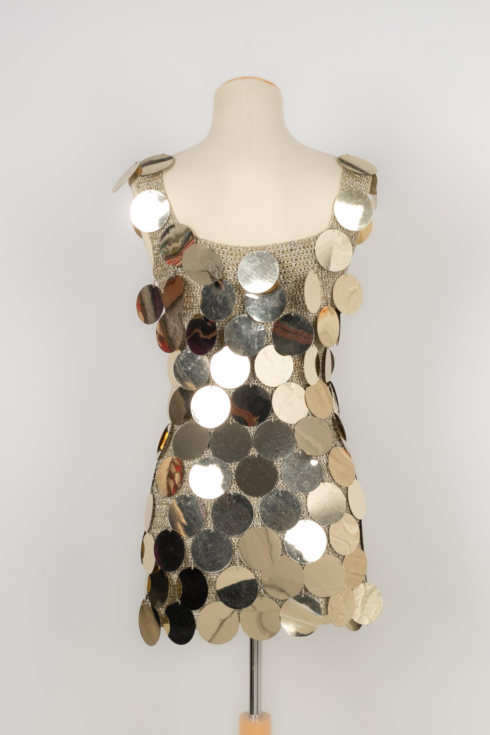 Azzaro Gold Jersey Dress Decorated with Imposing Golden Pastilles In Good Condition For Sale In SAINT-OUEN-SUR-SEINE, FR