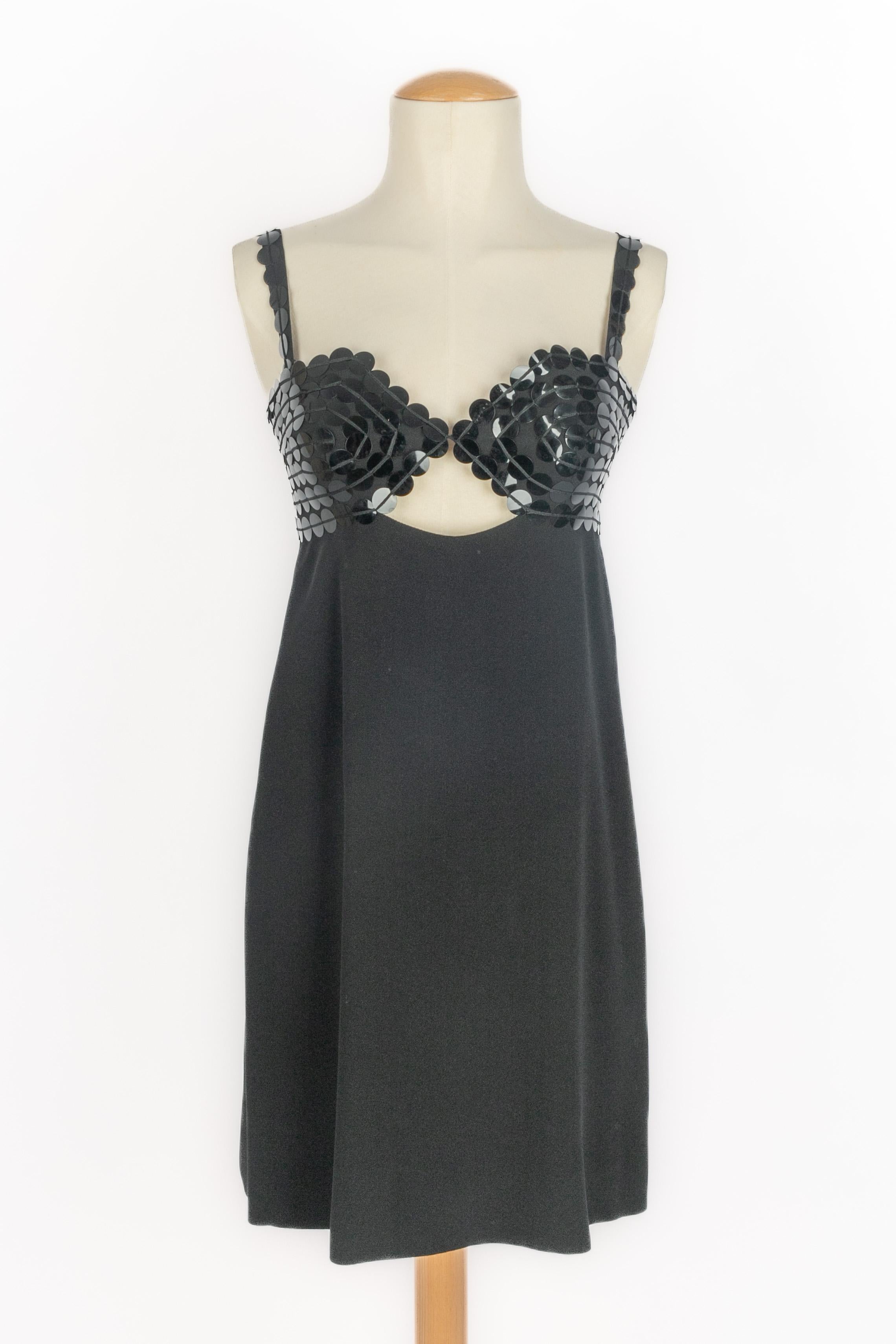 AZZARO - (Made in France) Black crepe mini dress with black sequins. Size and composition labels missing, it fits a 36FR.

Condition:
Very good condition

Dimensions:
Chest: 39 cm - Waist: 38 cm - Length: 86 cm

SKU:VR6