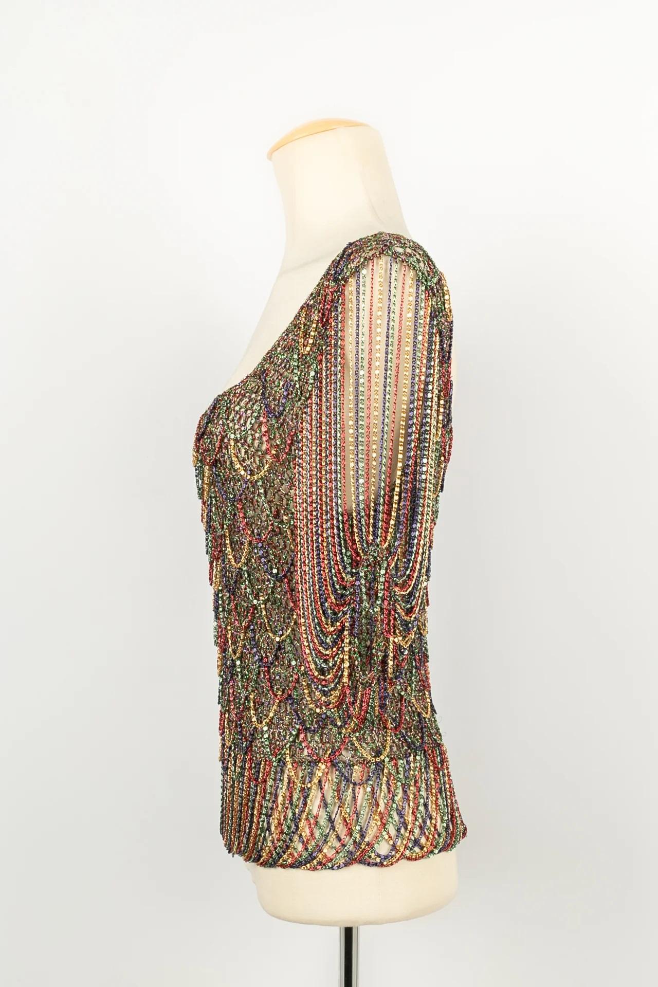 Azzaro -(Made in France) Top from the 1970s in multicolored lurex enlivened with chains. No composition and size labels, it fits a 36FR.

Additional information:

Dimensions: 
Sleeve length: 39 cm
Length: 59 cm

Condition: Very good