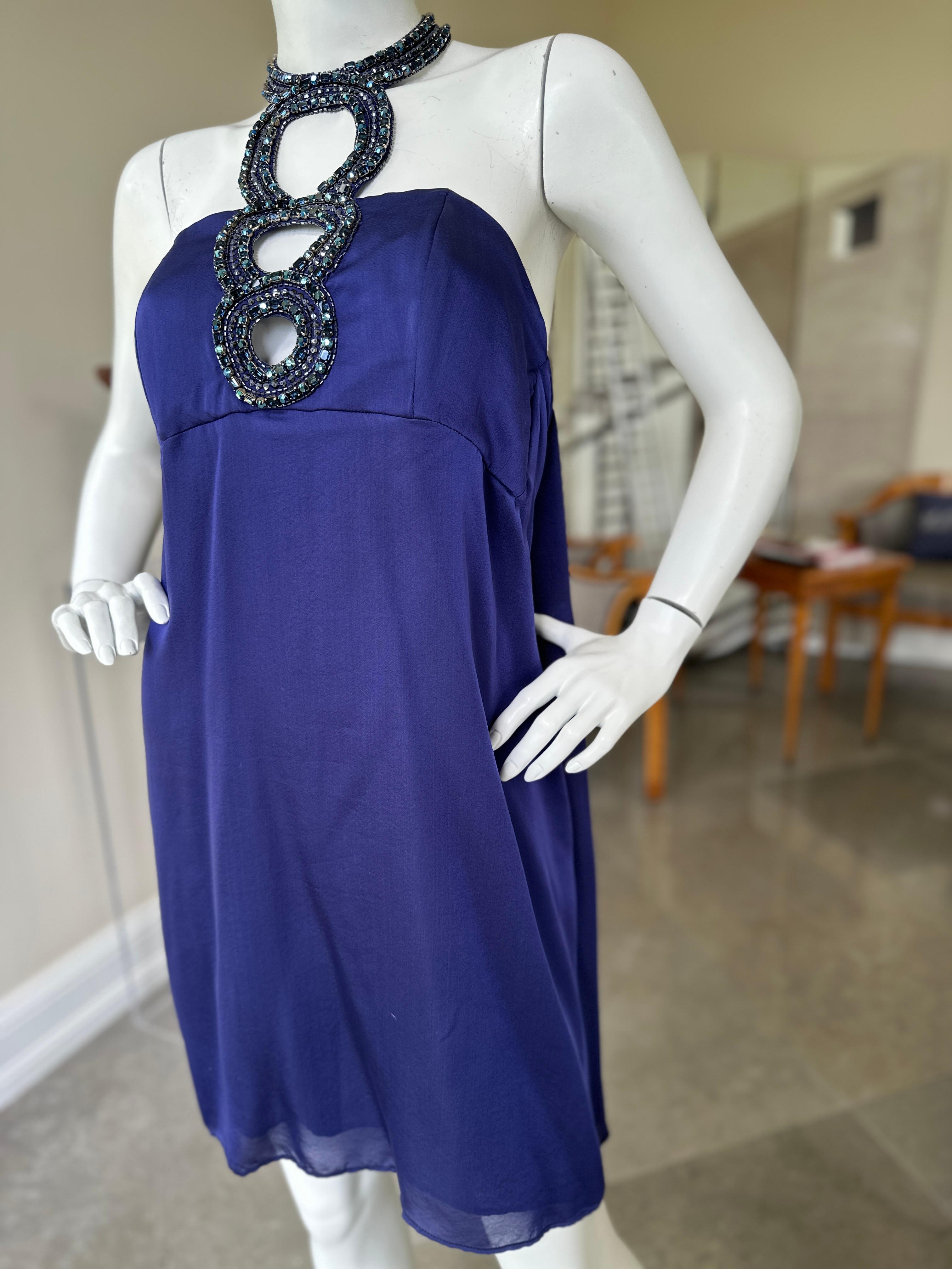 Azzaro - Robe de cocktail en soie bleue vintage avec trou de serrure orné de bijoux Pour femmes en vente