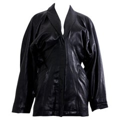 Azzedine Alaia 1980er Schwarzes Mantelkleid aus Leder mit offenem Rückenausschnitt
