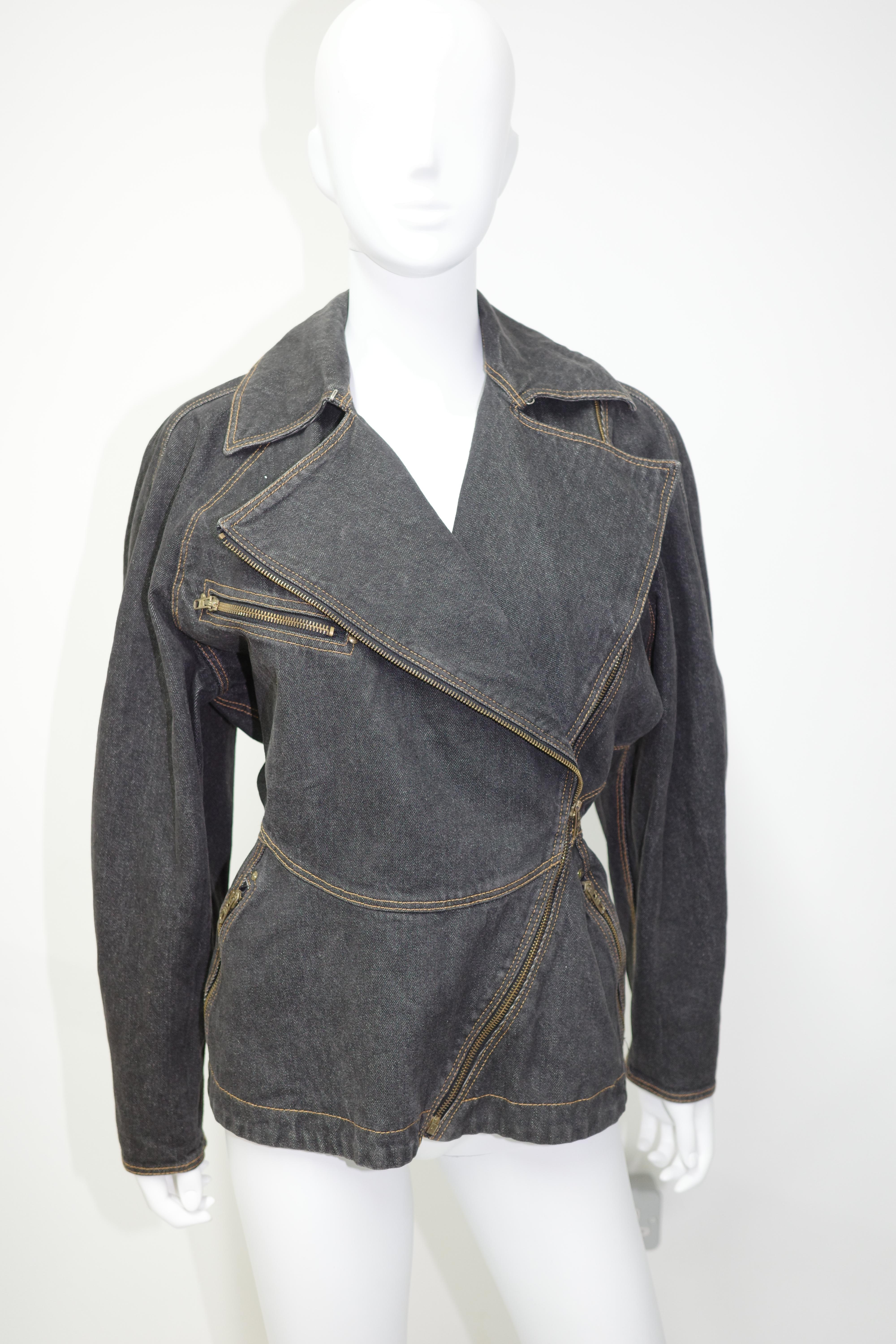 Femenino o masculino Chaqueta vaquera Azzedine Alaia años 80 en venta