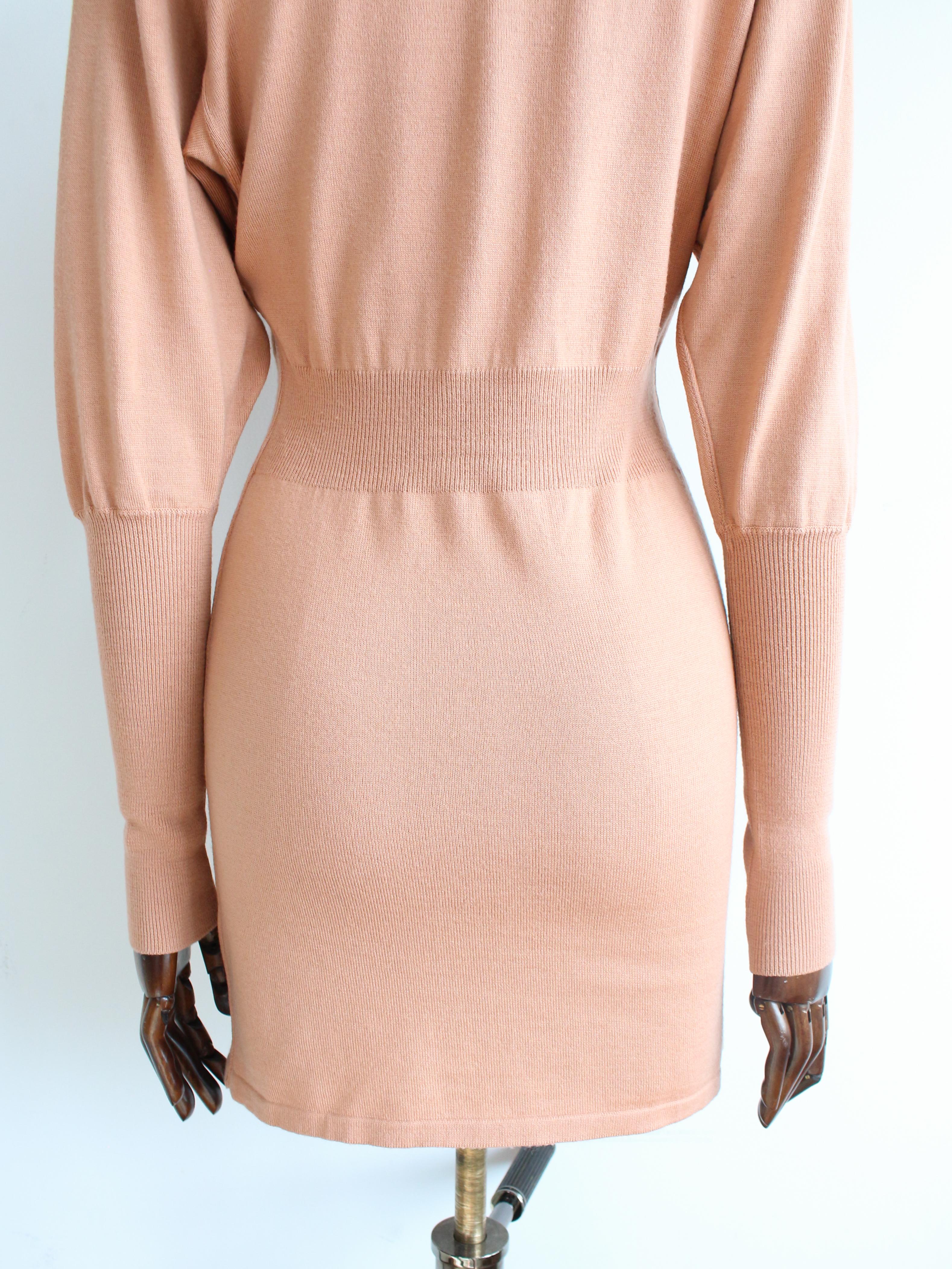Mini abito Azzedine Alaïa 1980 in maglia color pesca 6