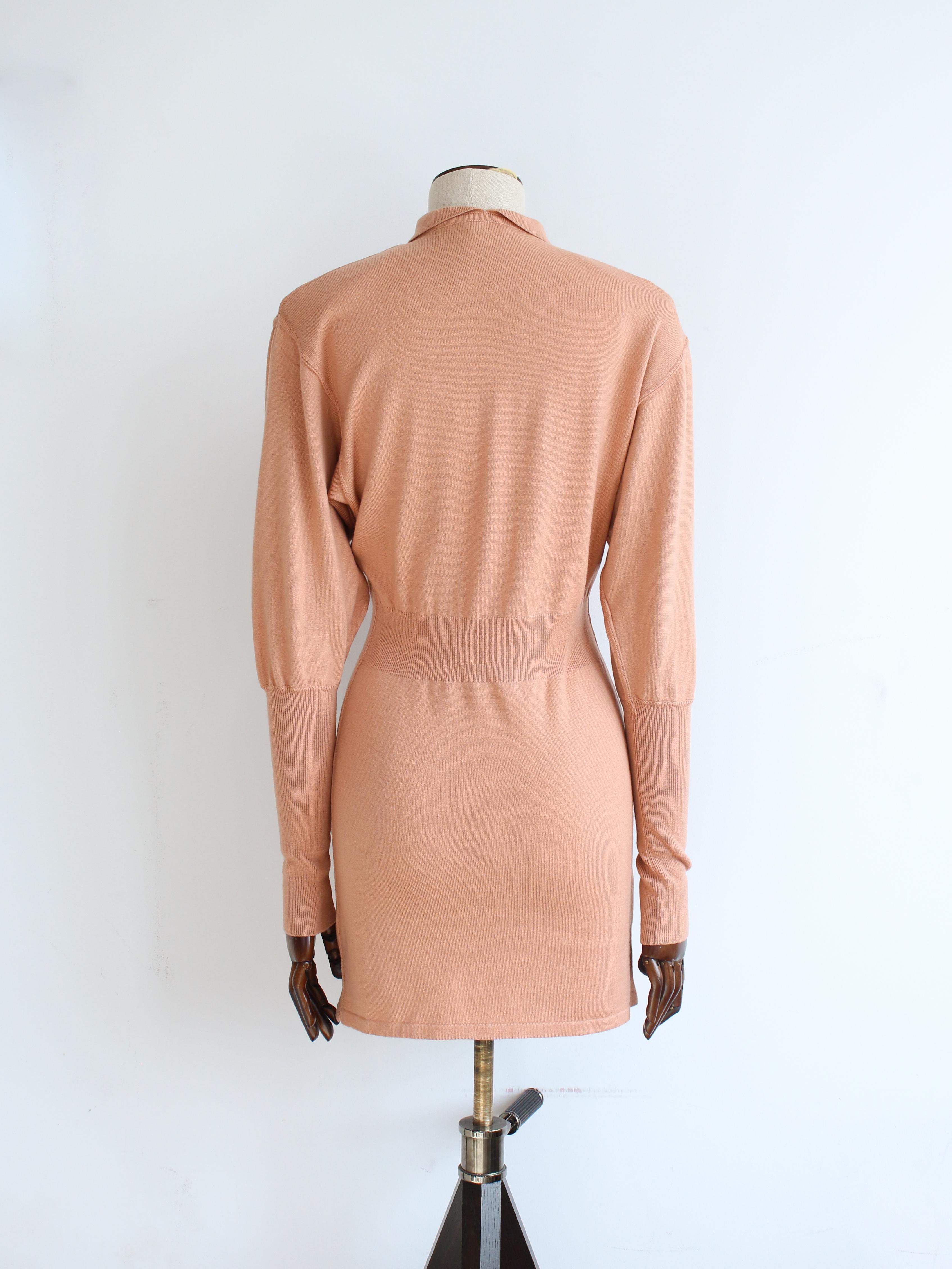 Donna Mini abito Azzedine Alaïa 1980 in maglia color pesca
