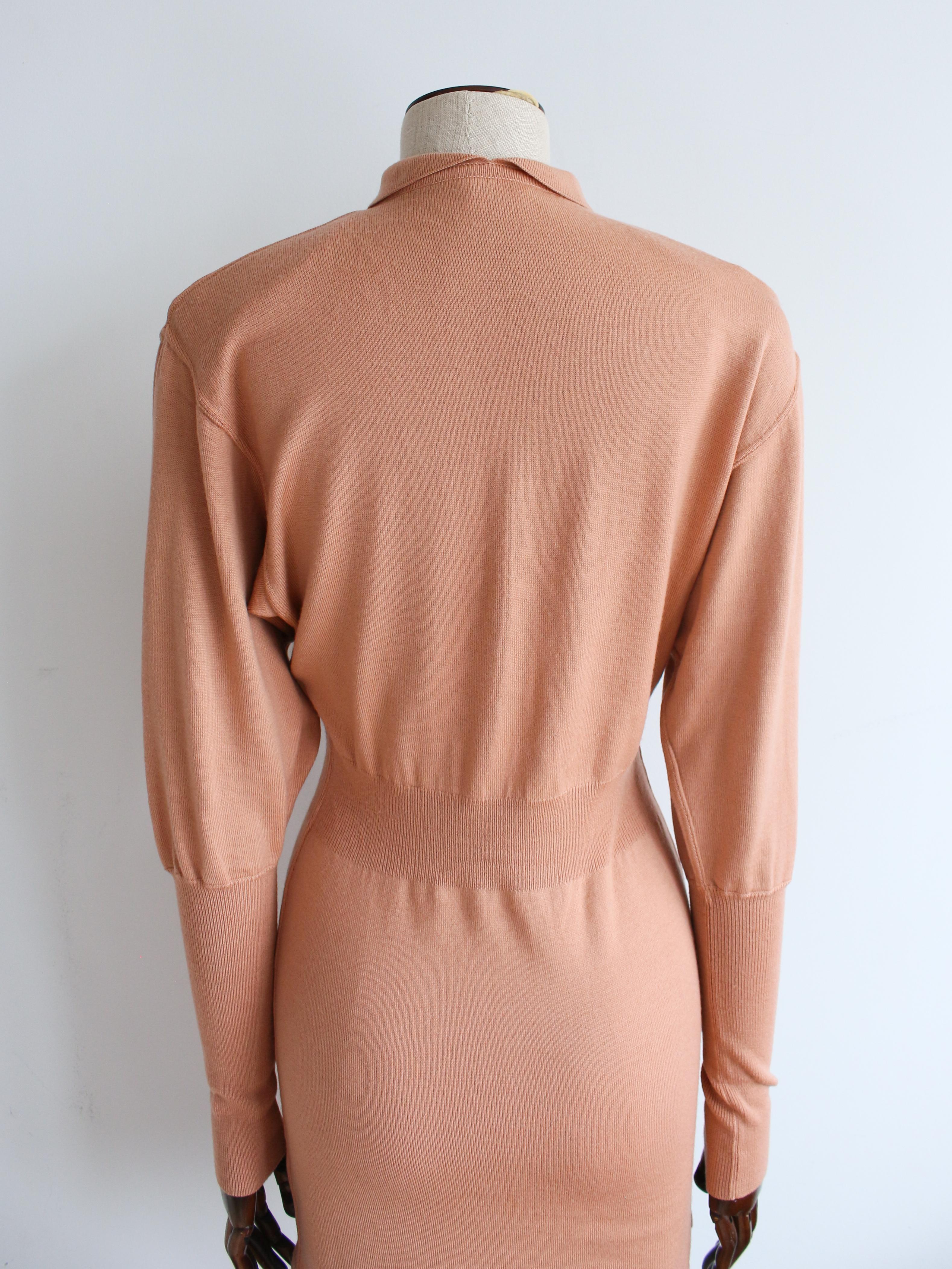Mini abito Azzedine Alaïa 1980 in maglia color pesca 3