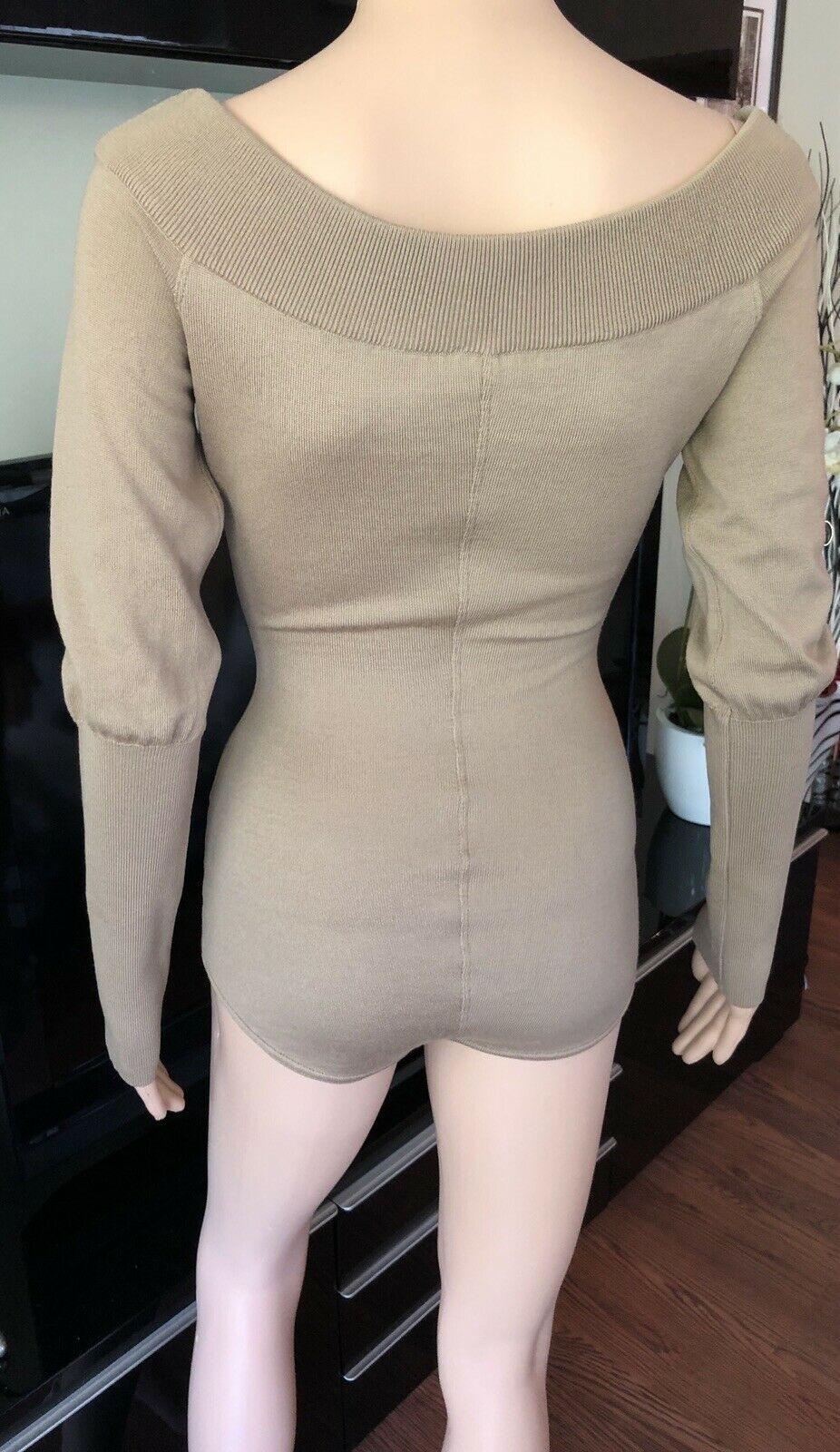 Azzedine Alaia 1990's Vintage Bodysuit Romper S

Alaïa virgin wool medium-weight off-the-shoulder knit bodysuit with rib knit trim, long sleeves and button closures at hem.

All Eyes on Alaïa

For the last half-century, the world’s most fashionable