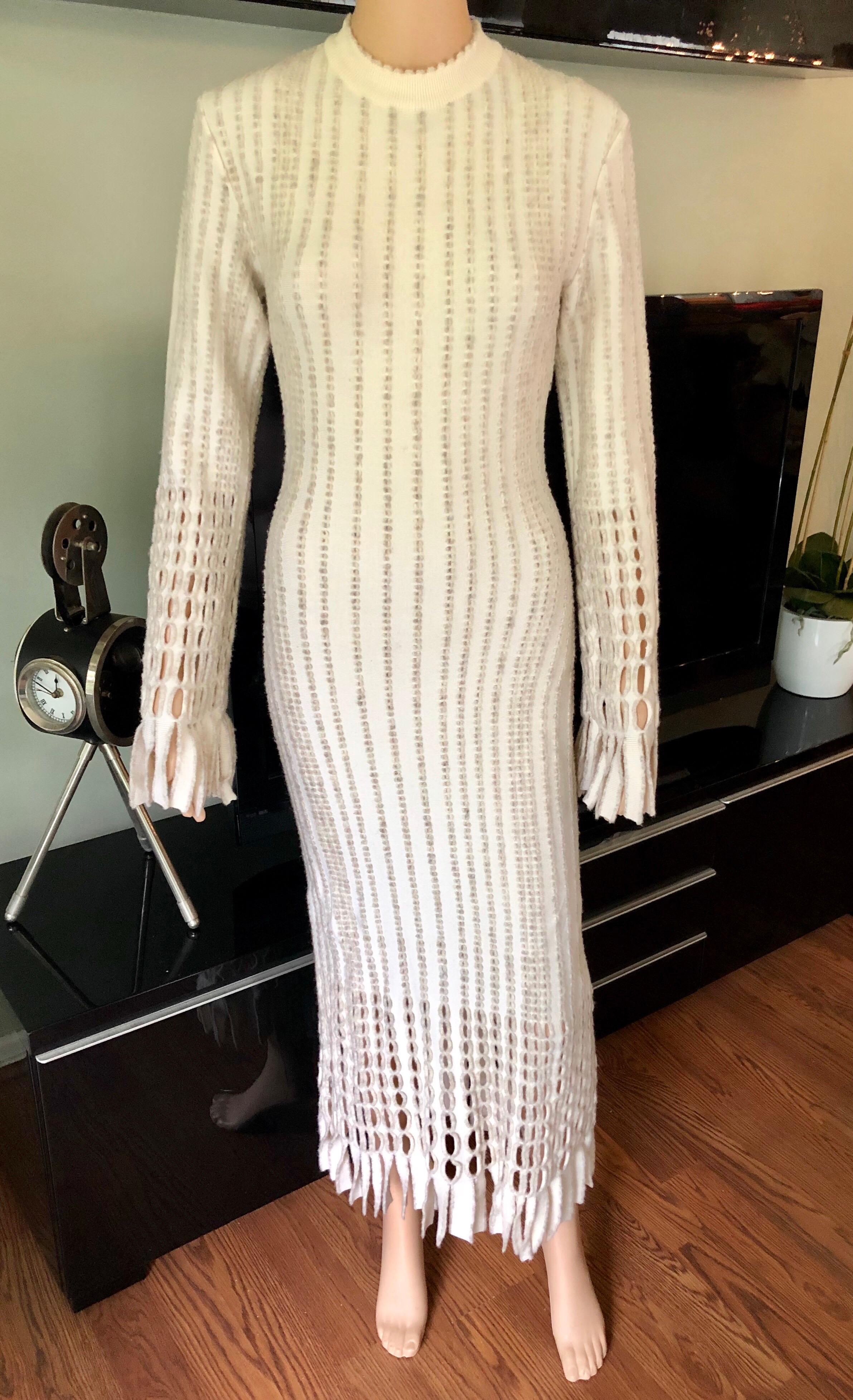 Azzedine Alaia 1990's Vintage Knit Fringed Laser Cut Midi Dress XS

Alaïa knit midi dress featuring fringe accents on the bottom and sleeves, crew neckline, long flared sleeves and concealed zip closure at center back.


