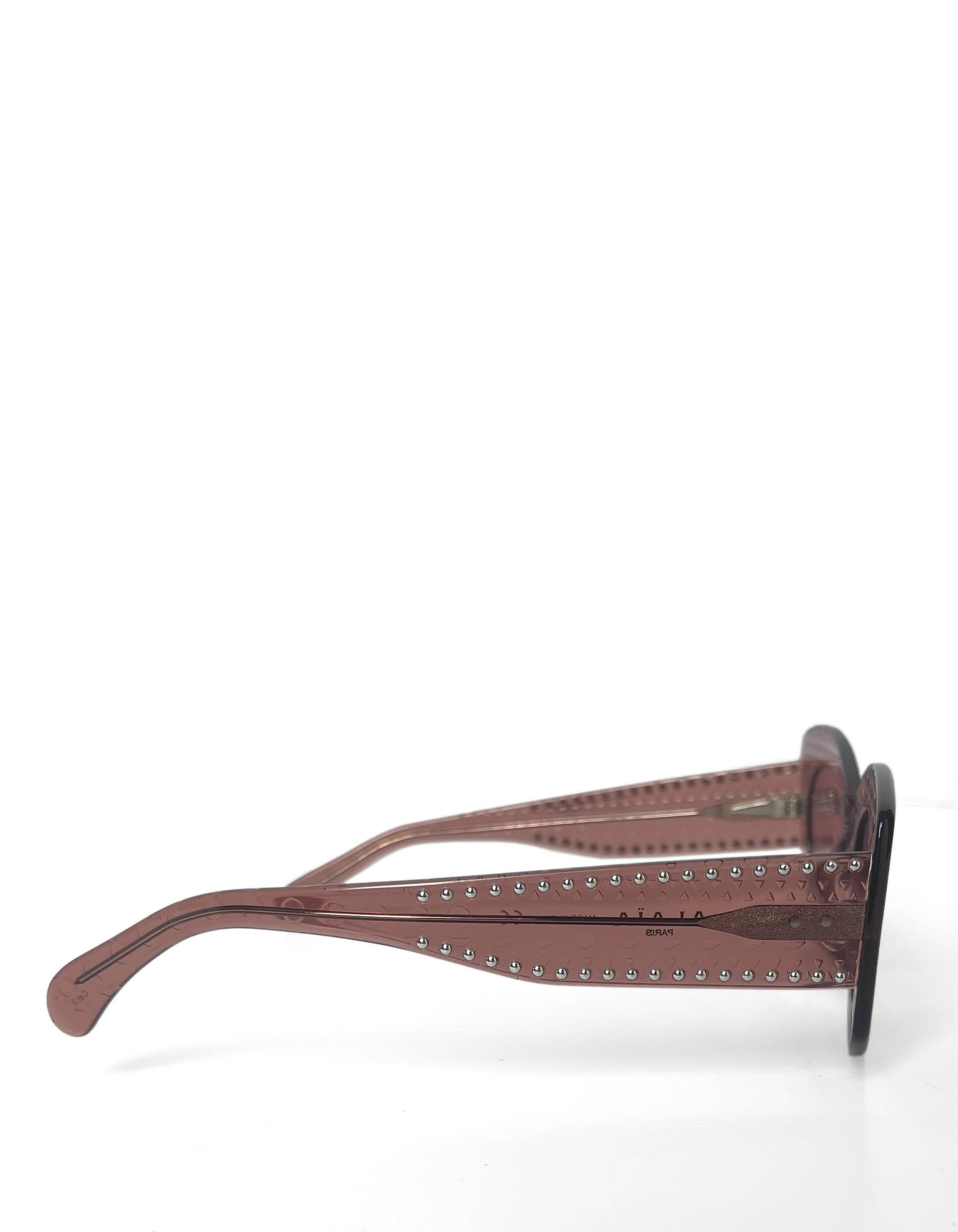 Azzedine Alaia 2020 Occhiali da sole in acetato nudo AA0013S con borchie $620 In condizioni ottime a New York, NY
