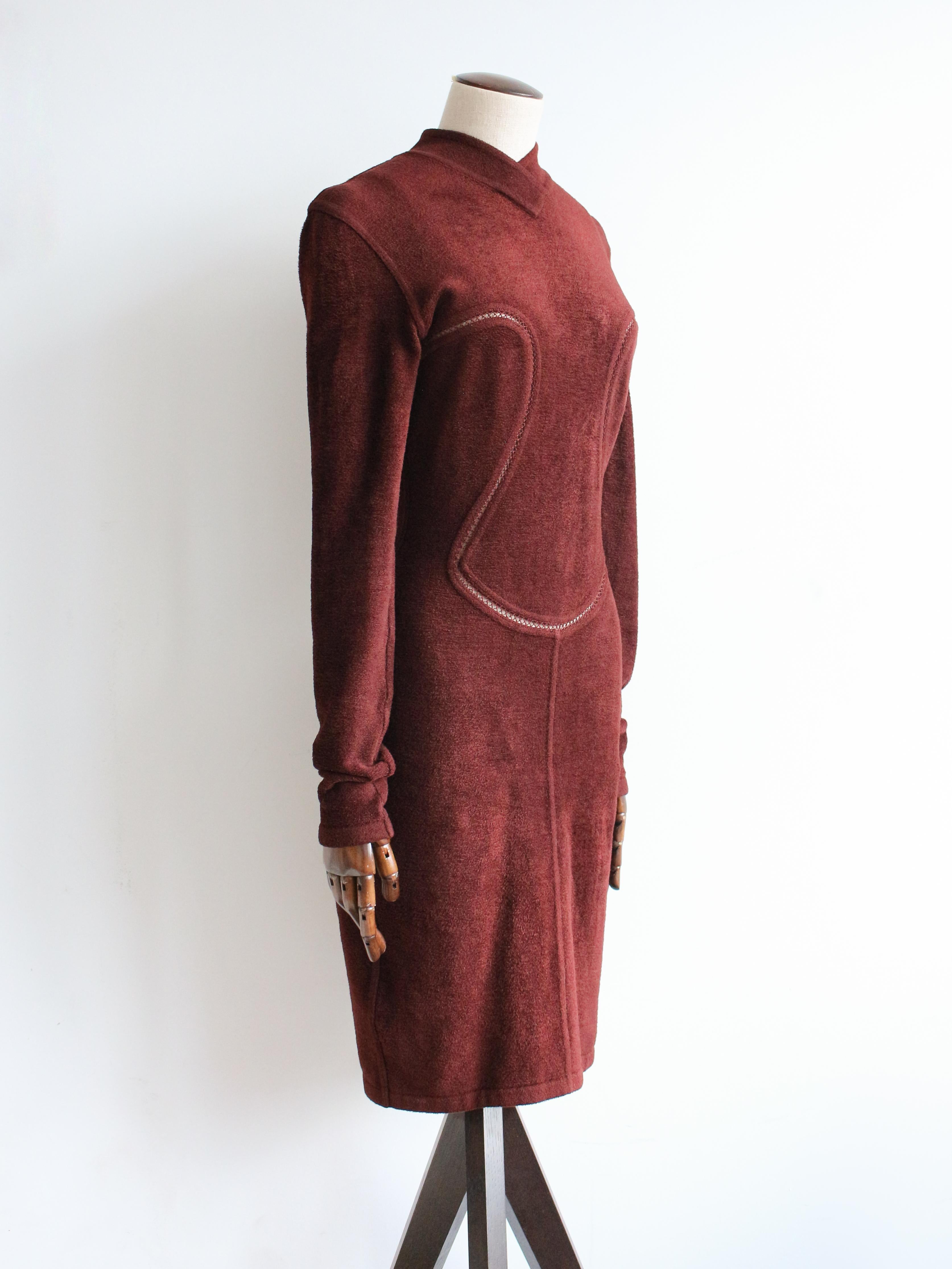 Azzedine Alaïa Herbst/Winter Braunes Kleid aus Chenille-Samt mit offenen Nähten im Zustand „Gut“ im Angebot in Manchester, GB